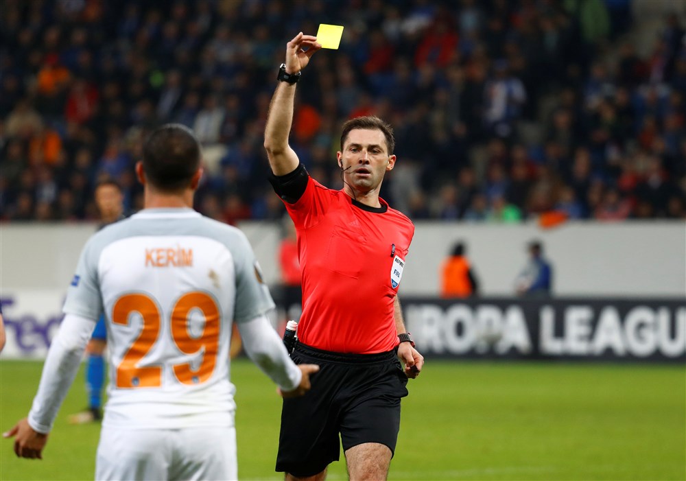 Russisch arbitraal kwartet in Stadion Galgenwaard