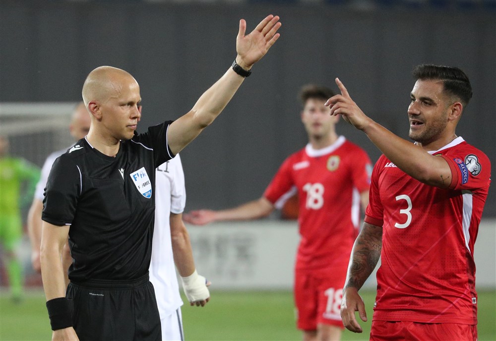 Fins arbitraal kwartet in Mostar