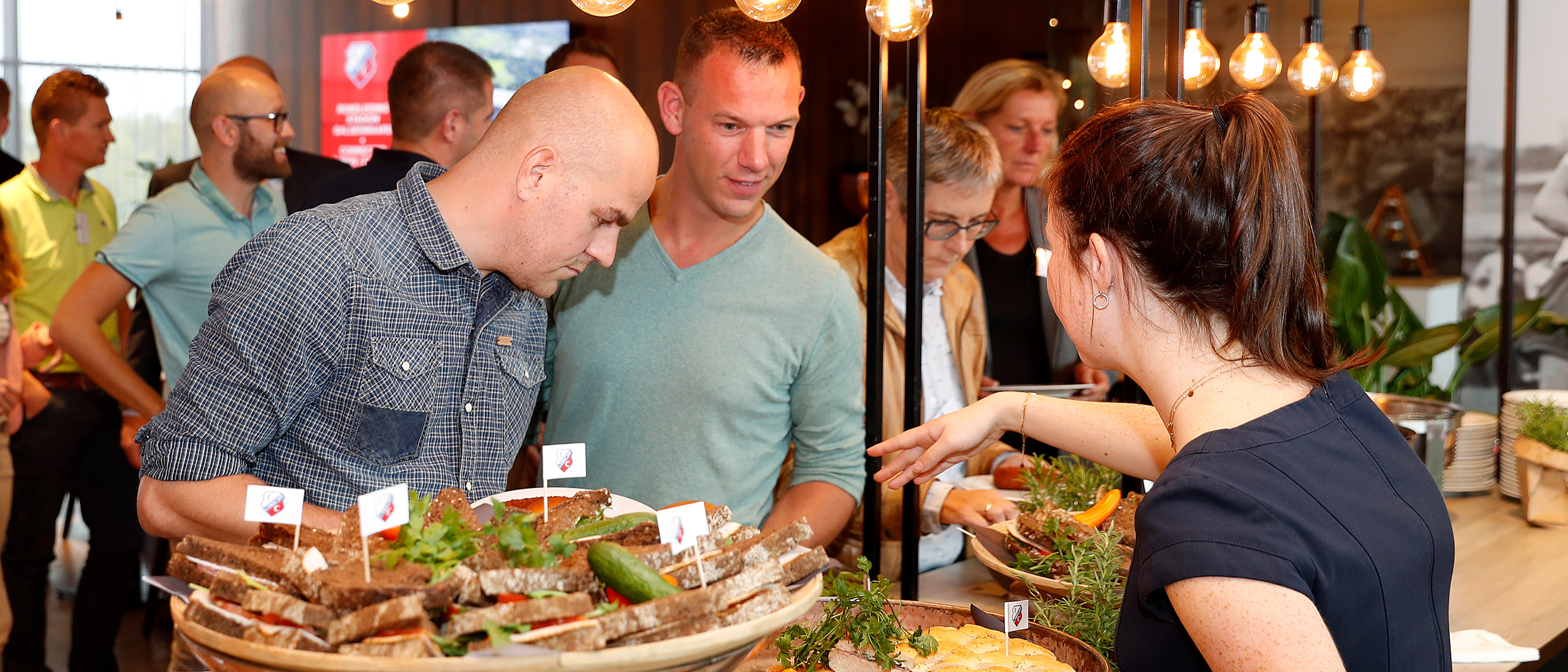 Drukbezochte Nieuwe Leden Lunch in Stadion Galgenwaard