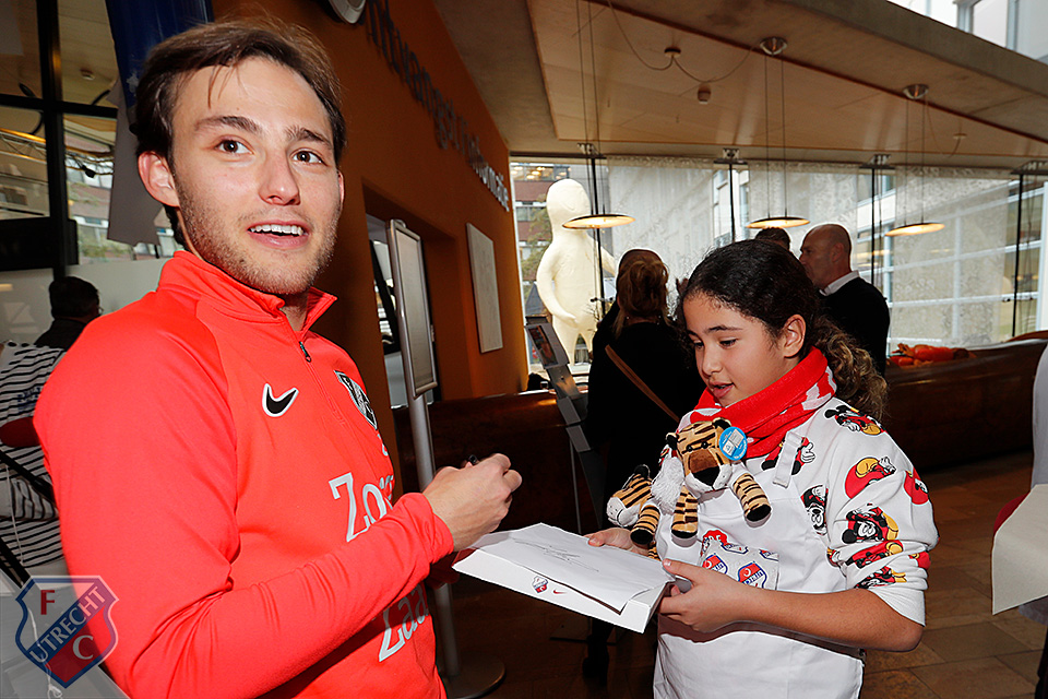 20191125 WKZ Skybox Opening 8503