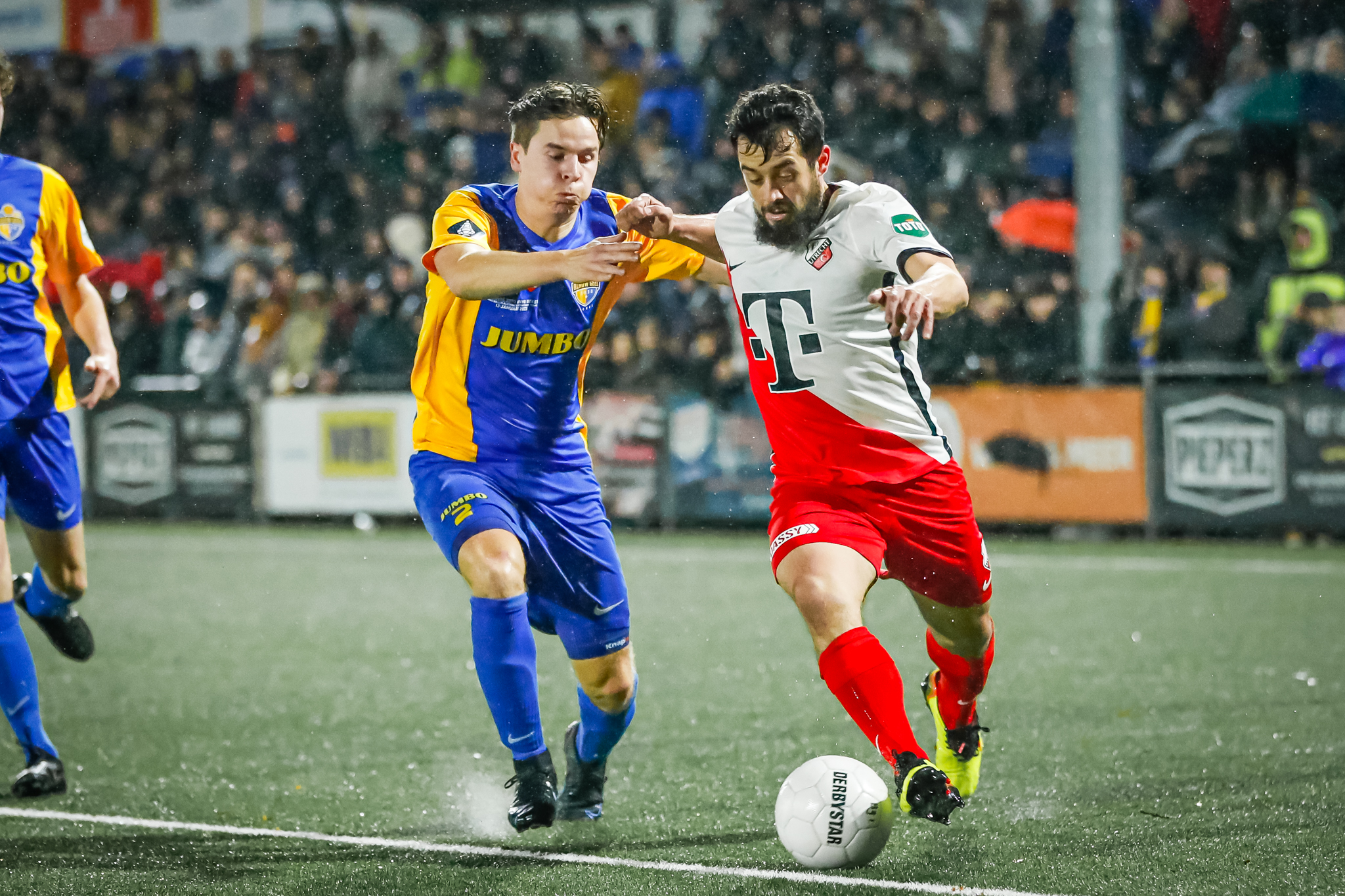 Nieuwe rugnummers voor Hendriks en Younes