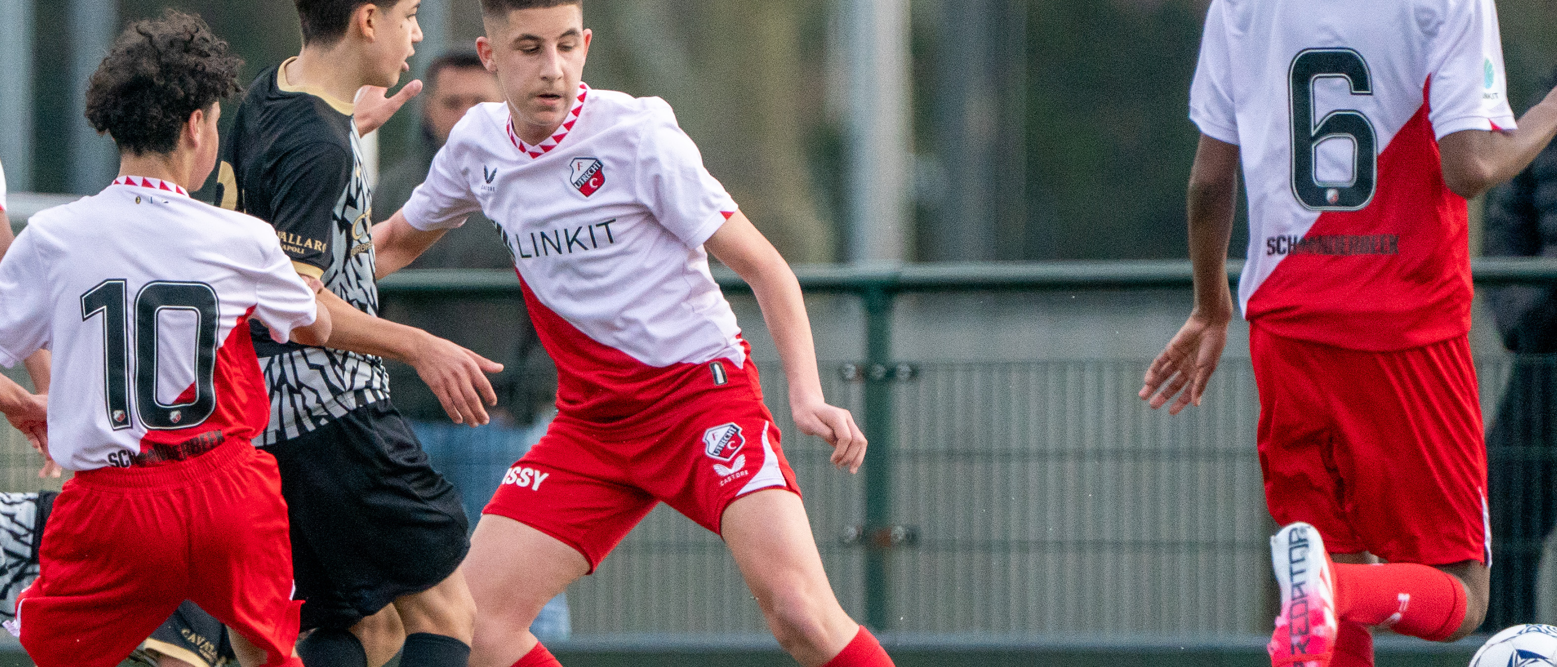 FC Utrecht O14 wint knap thuis van AZ