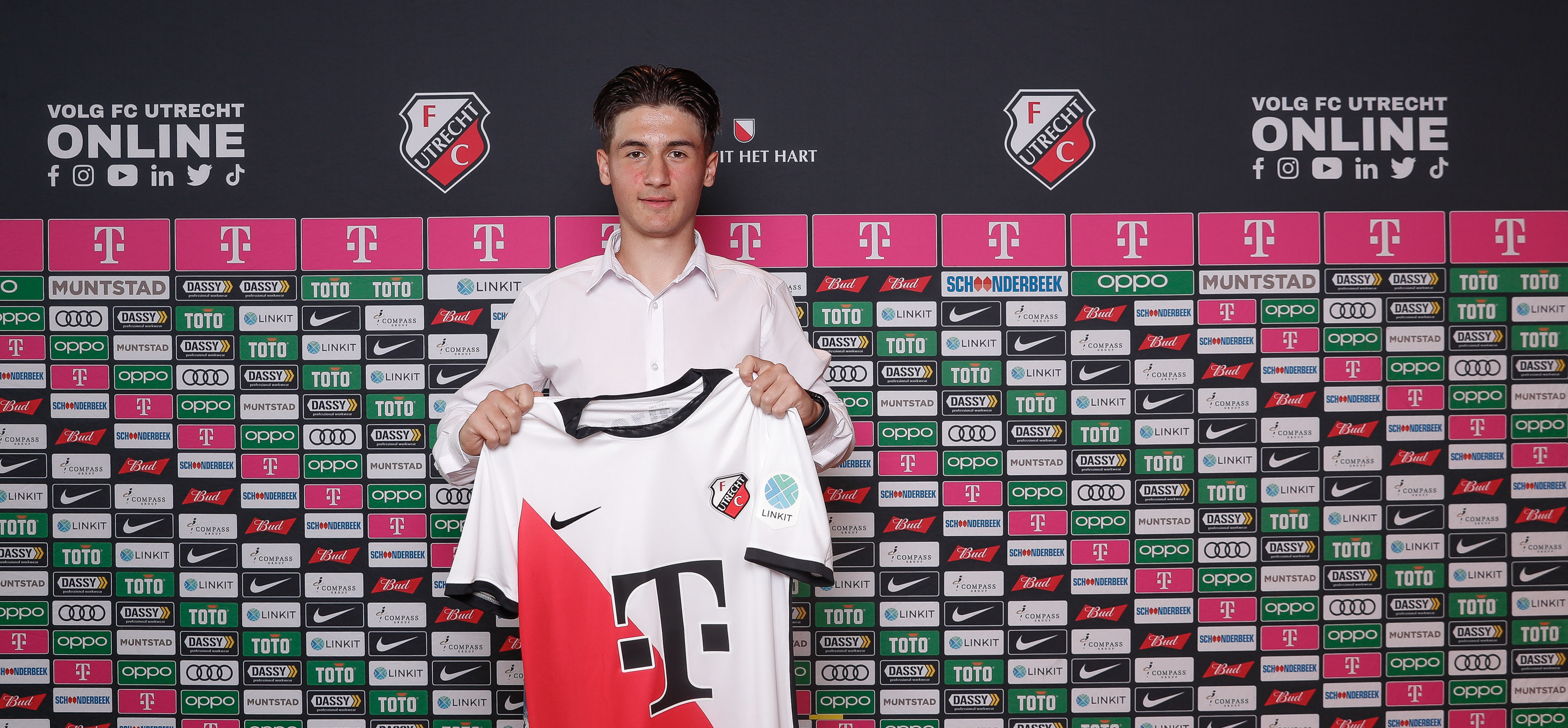 Melih Junuzov tekent eerste profcontract 