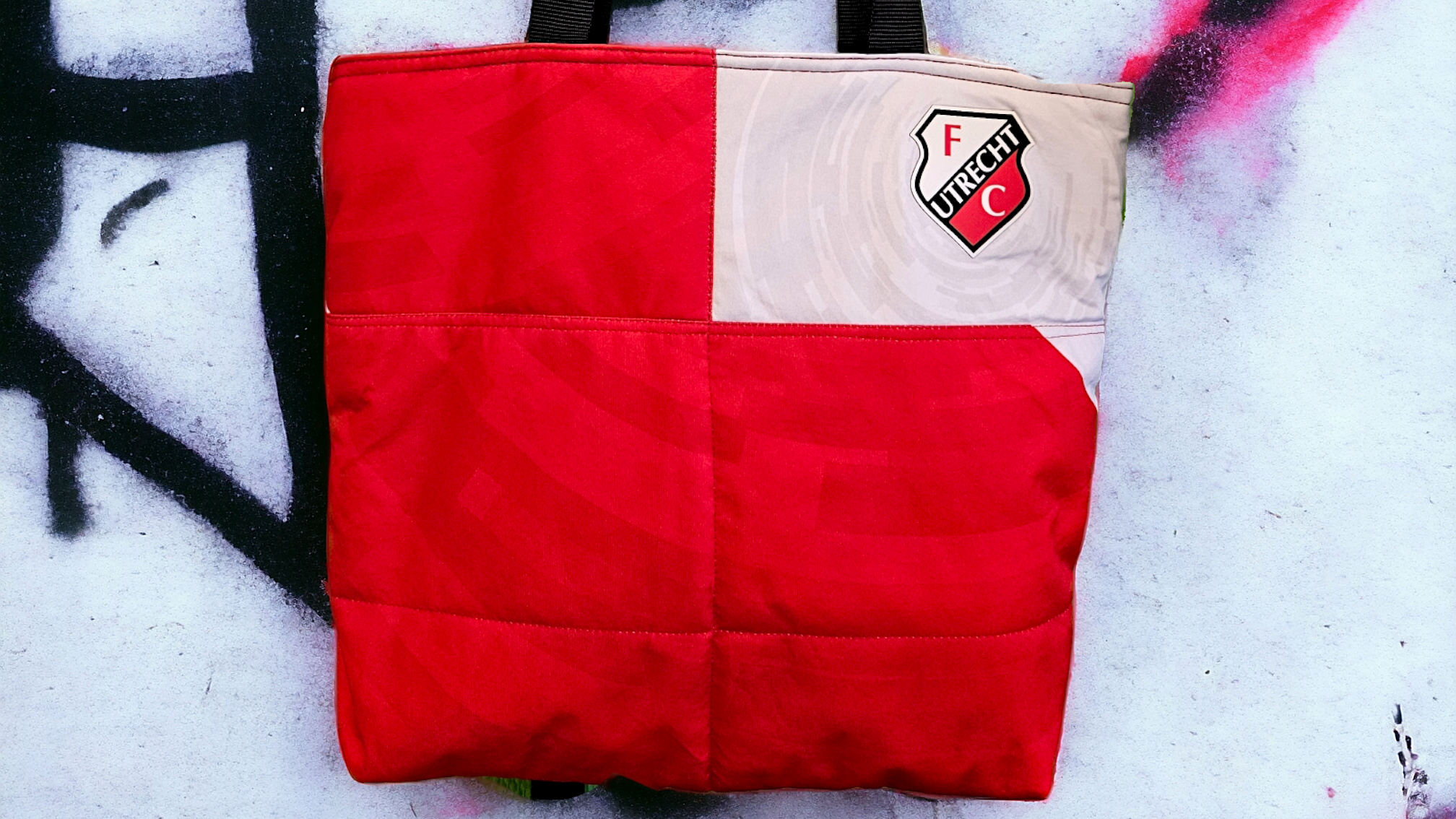 Omgeruilde shirts doen nu als tassen supportersharten sneller kloppen