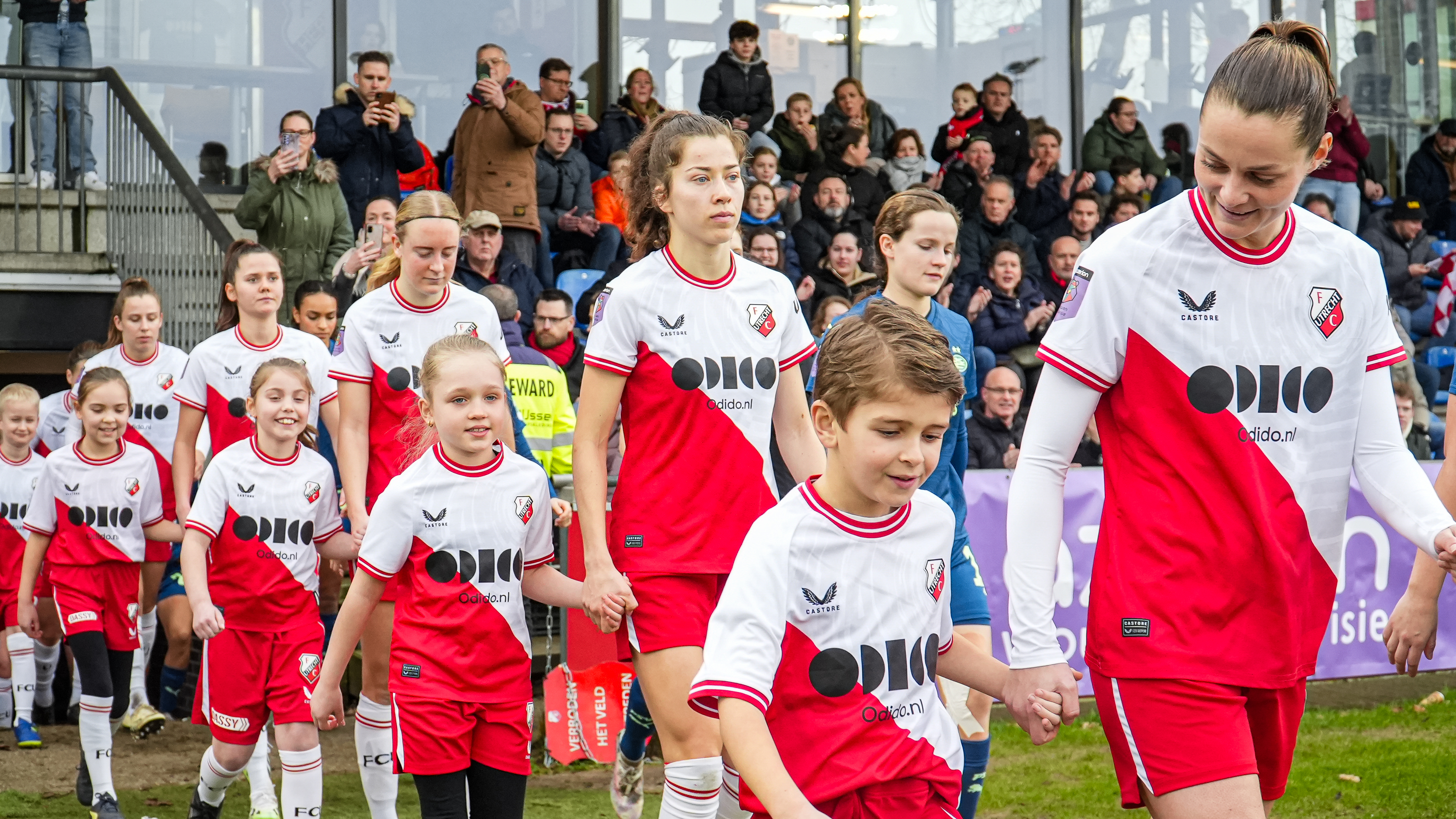 Kraker in Stadion Galgenwaard: FC Utrecht Vrouwen - Ajax Vrouwen