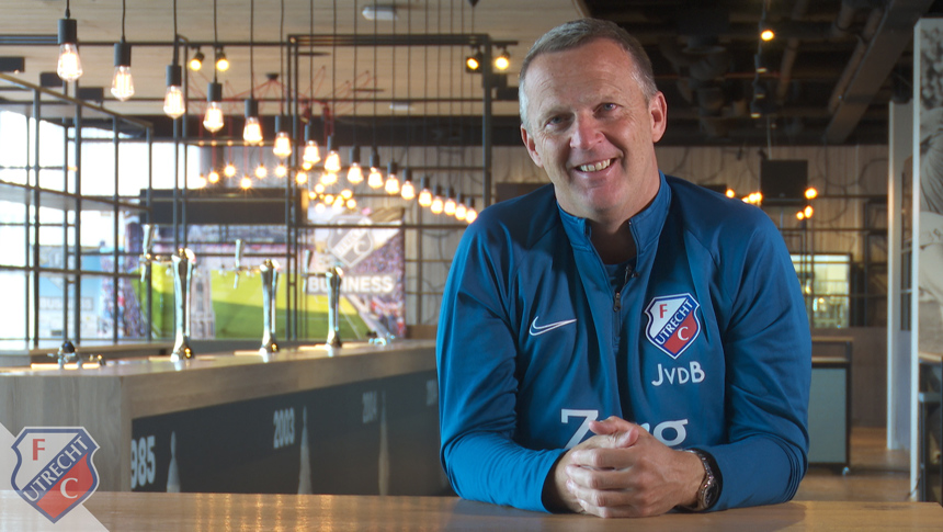 VAN DEN BROM | 'Als jonge honden weer op het veld'