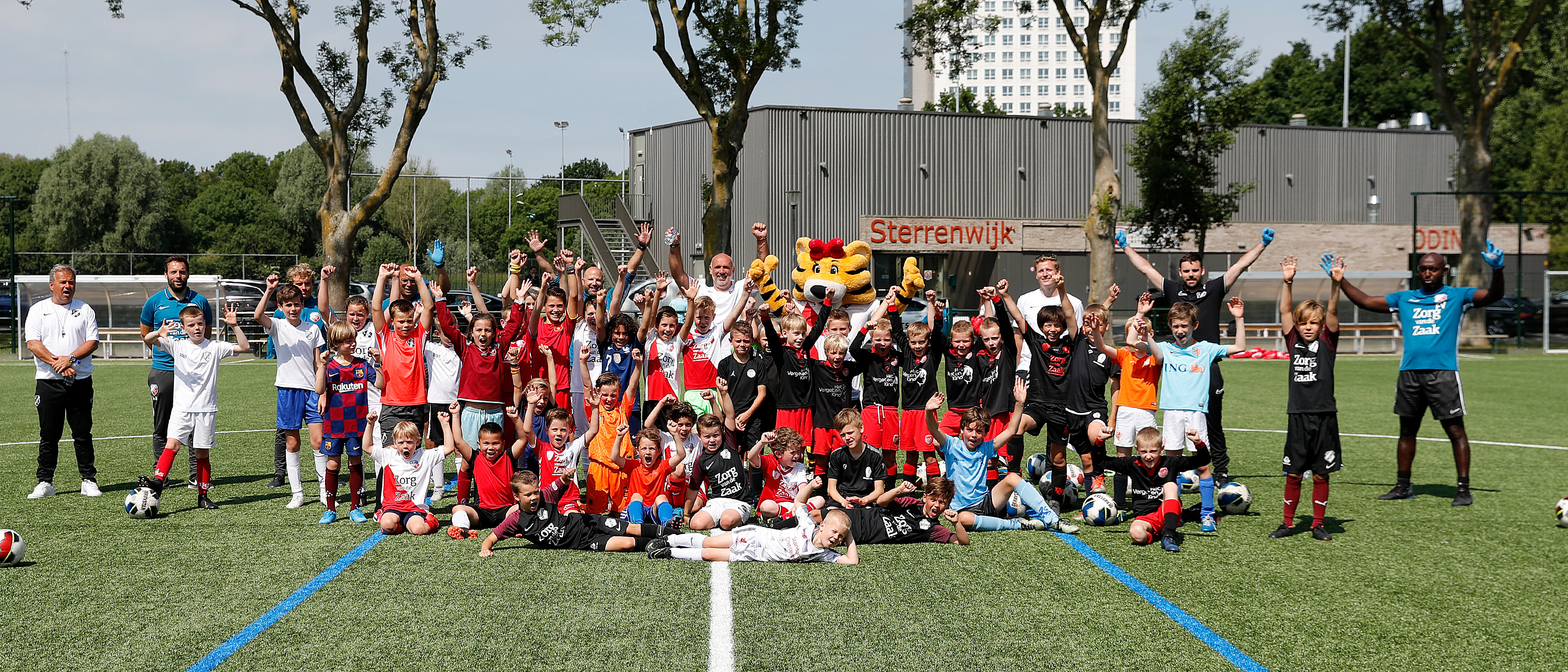 Kinderen van Business Club leden trainen op Sportcomplex Zoudenbalch