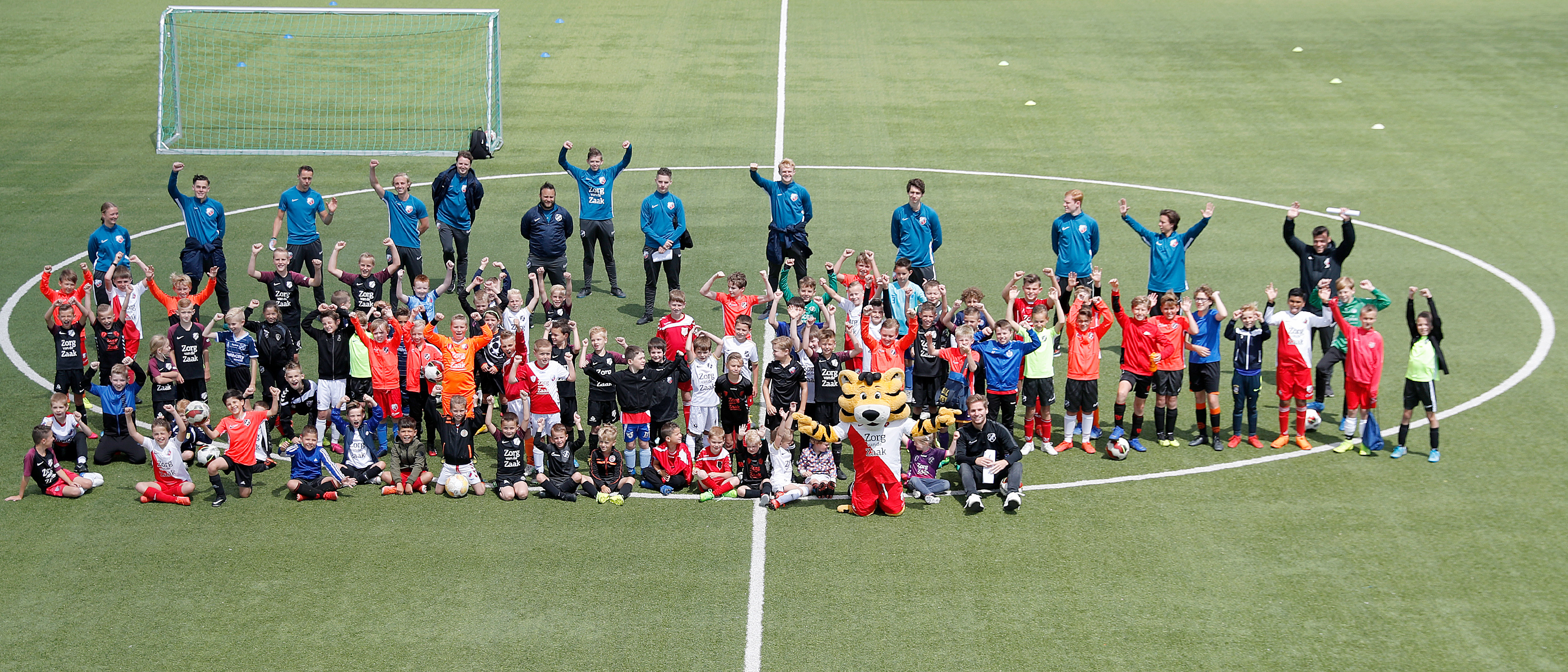 Een dag vol voetbalplezier voor 100 Junior Tigers