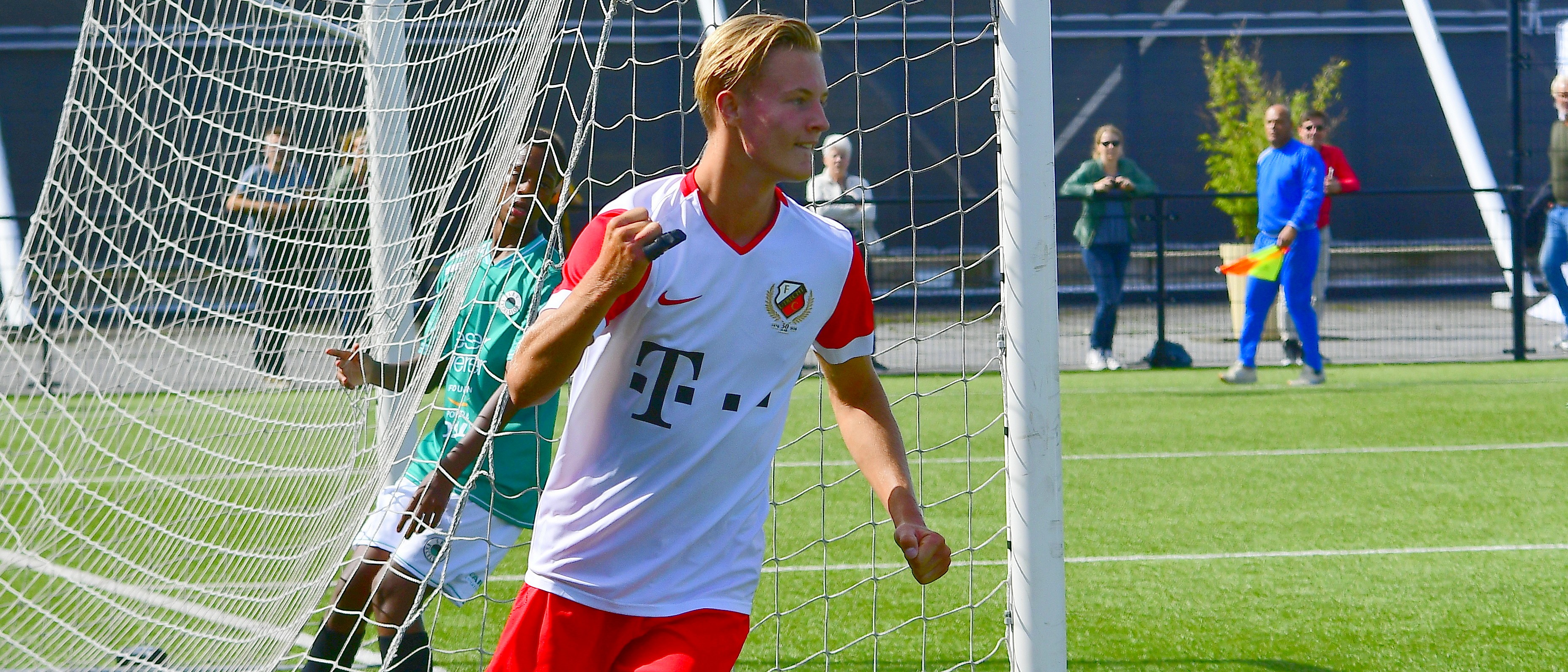 FC Utrecht O16 haalt flink uit