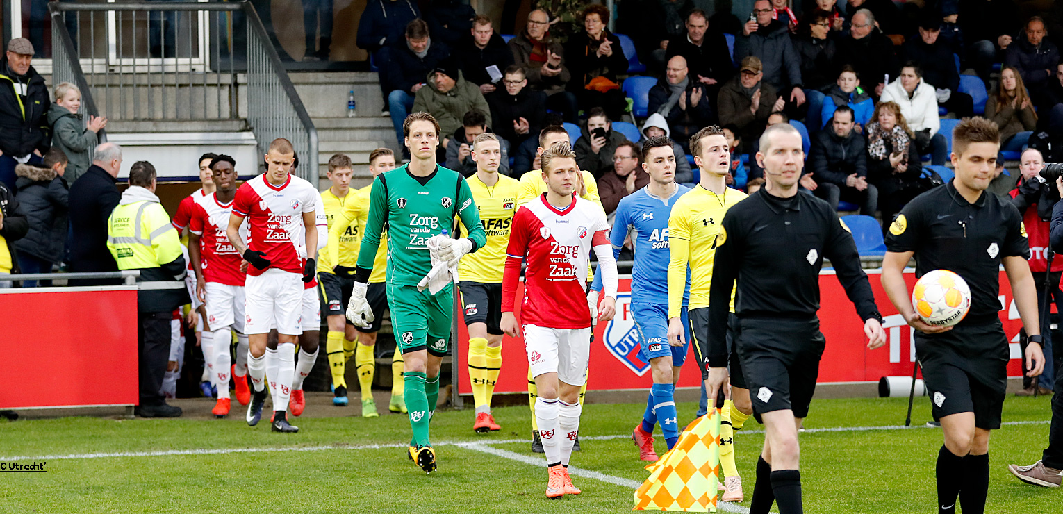 Jong FC Utrecht op zoudenbalch tegen RKC Waalwijk 