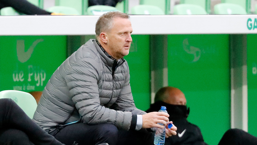 VAN DEN BROM | 'Vrolijk van debutanten'