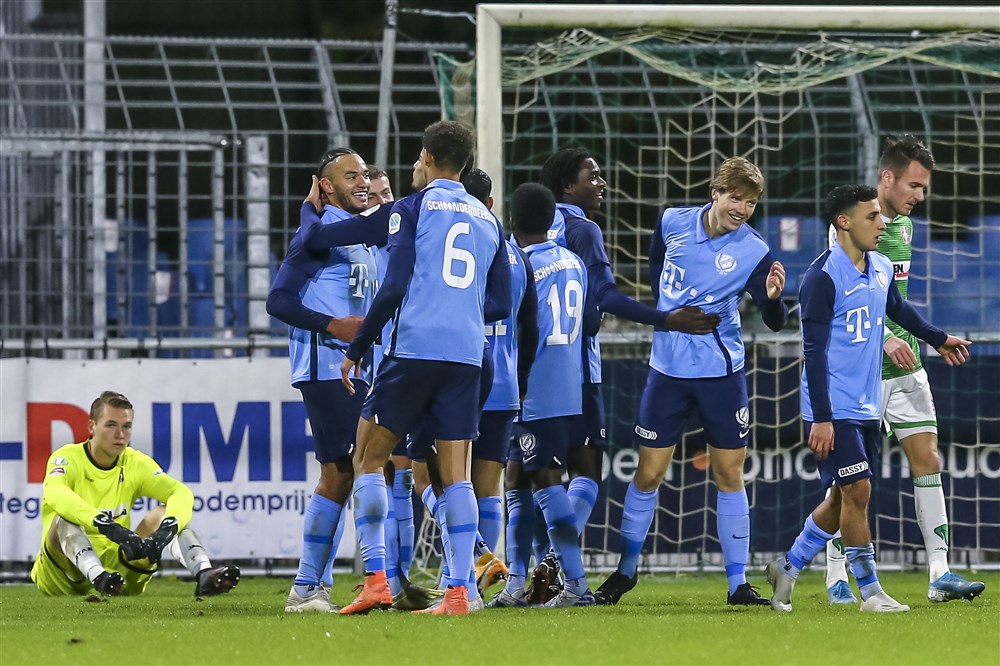 Overtuigende beloftenploeg oogst drie punten