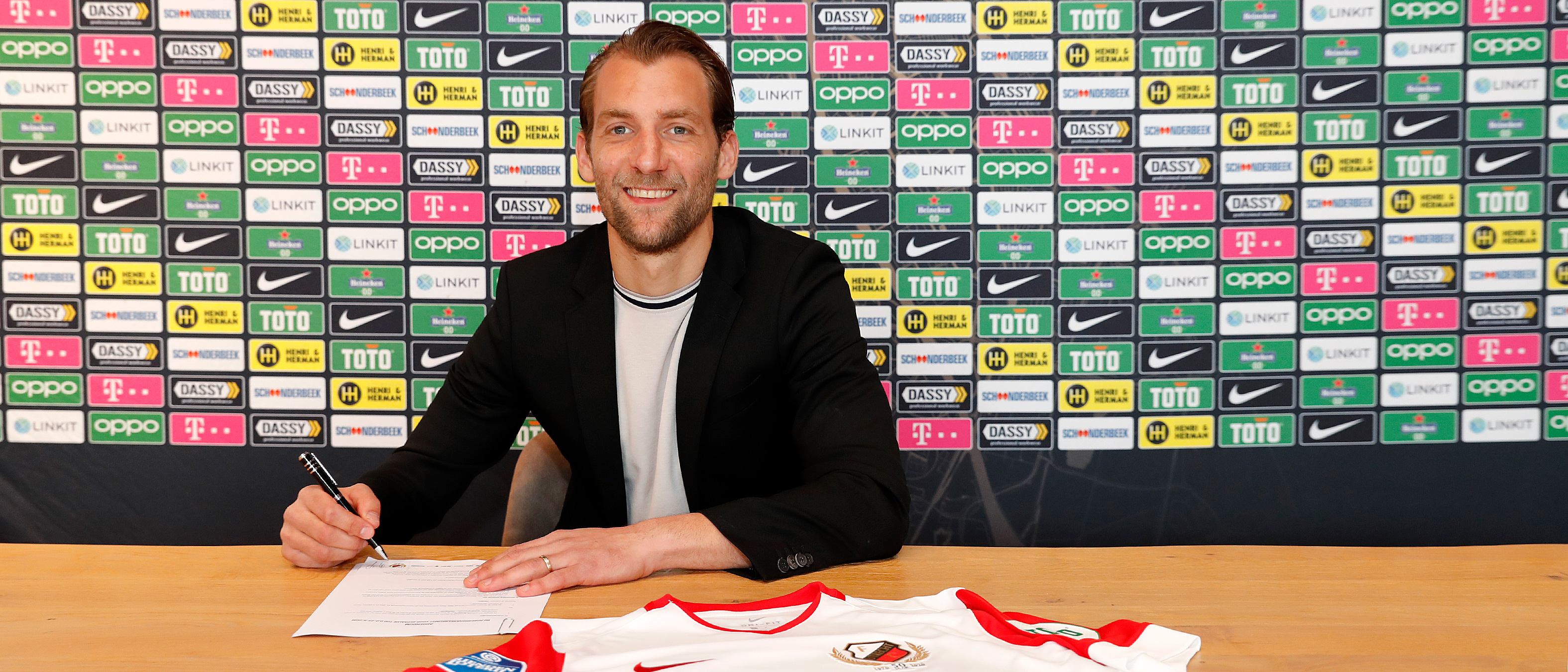 Plus één: captain Willem Janssen tekent bij