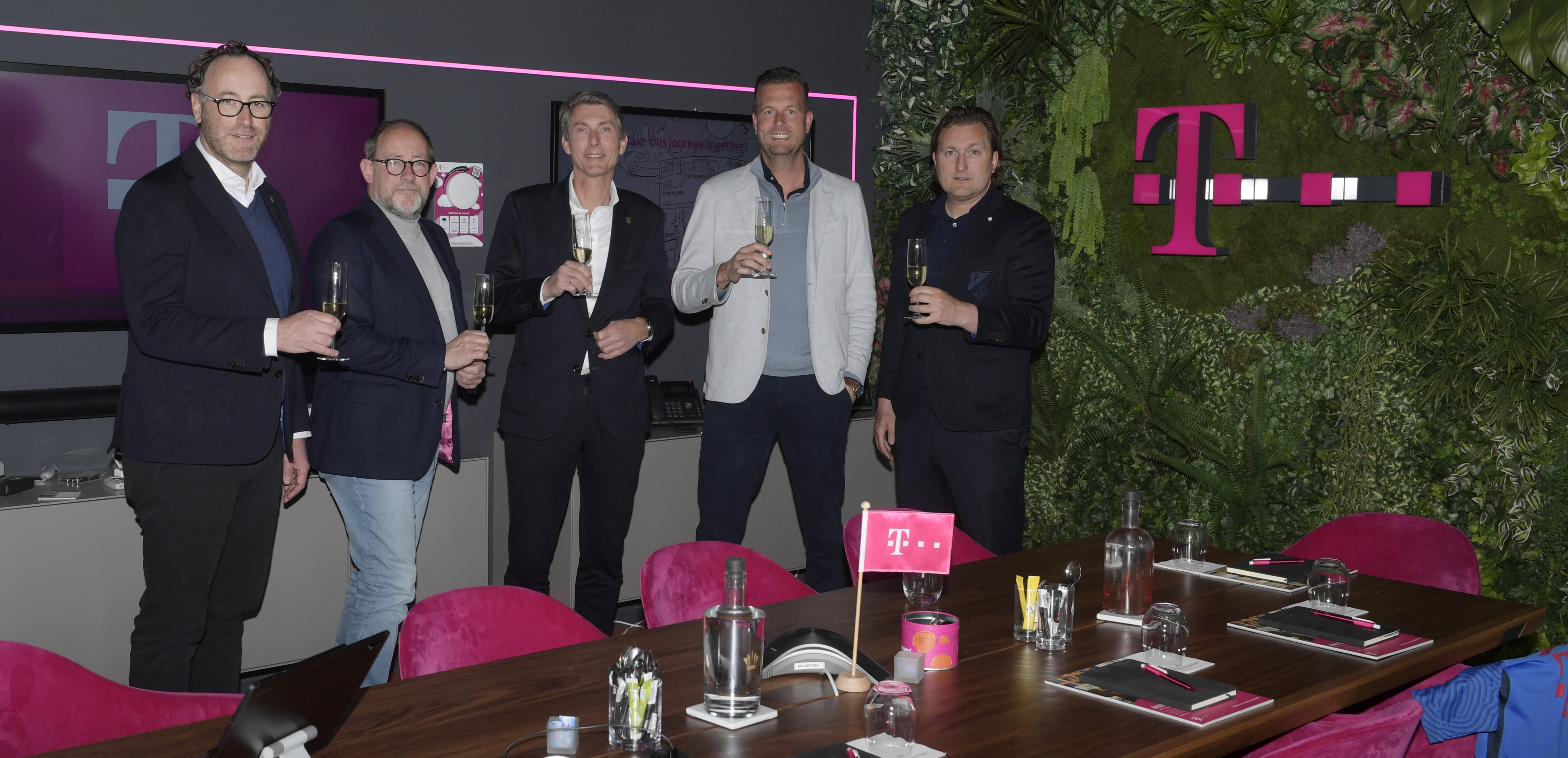 T-Mobile ook komend seizoen op shirt FC Utrecht