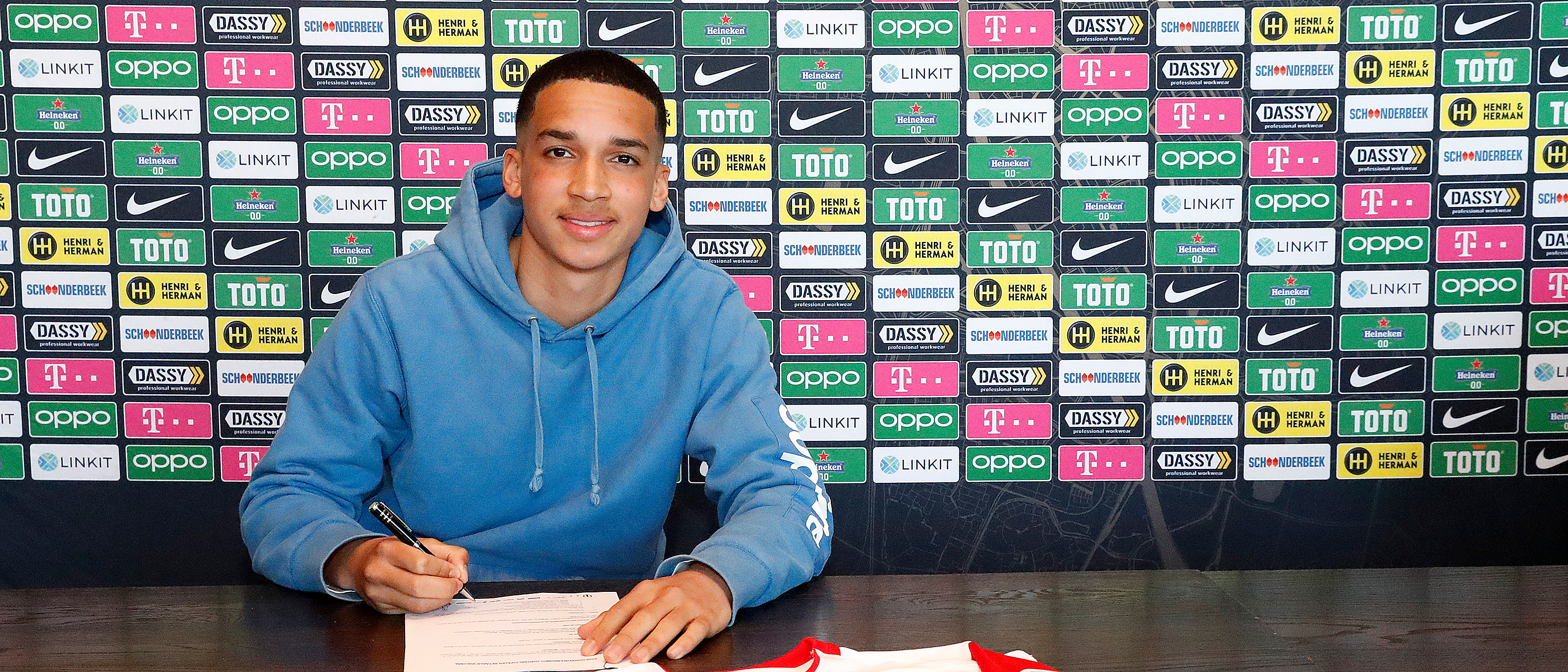 Joshua Mukeh tekent eerste profcontract