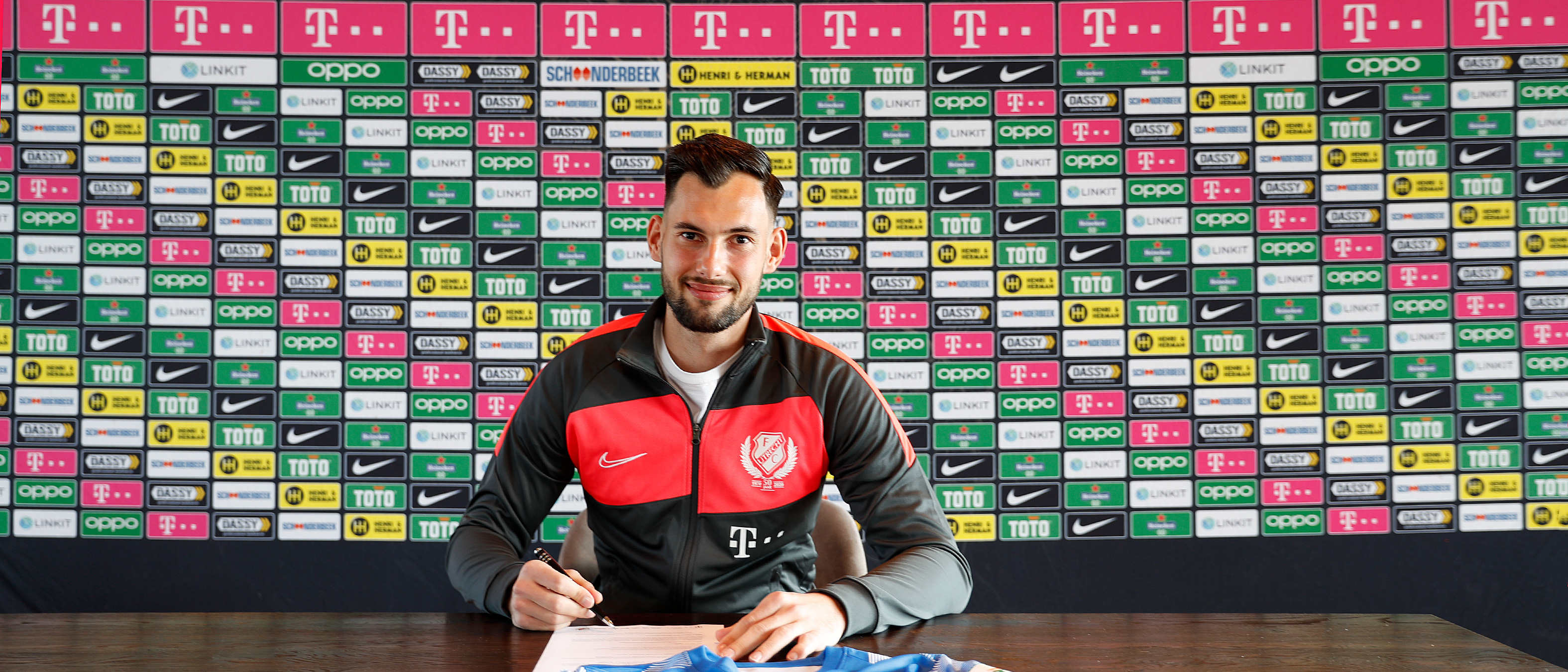 Eric Oelschlägel langer bij FC Utrecht