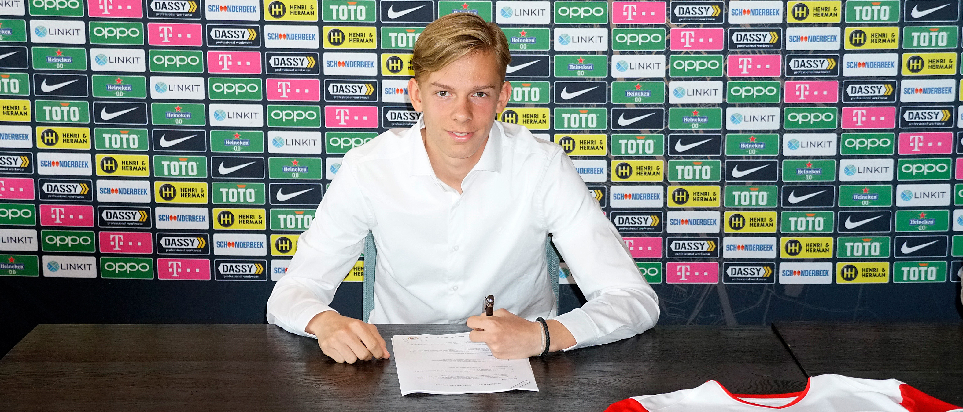 Olivier van Eldik tekent eerste profcontract