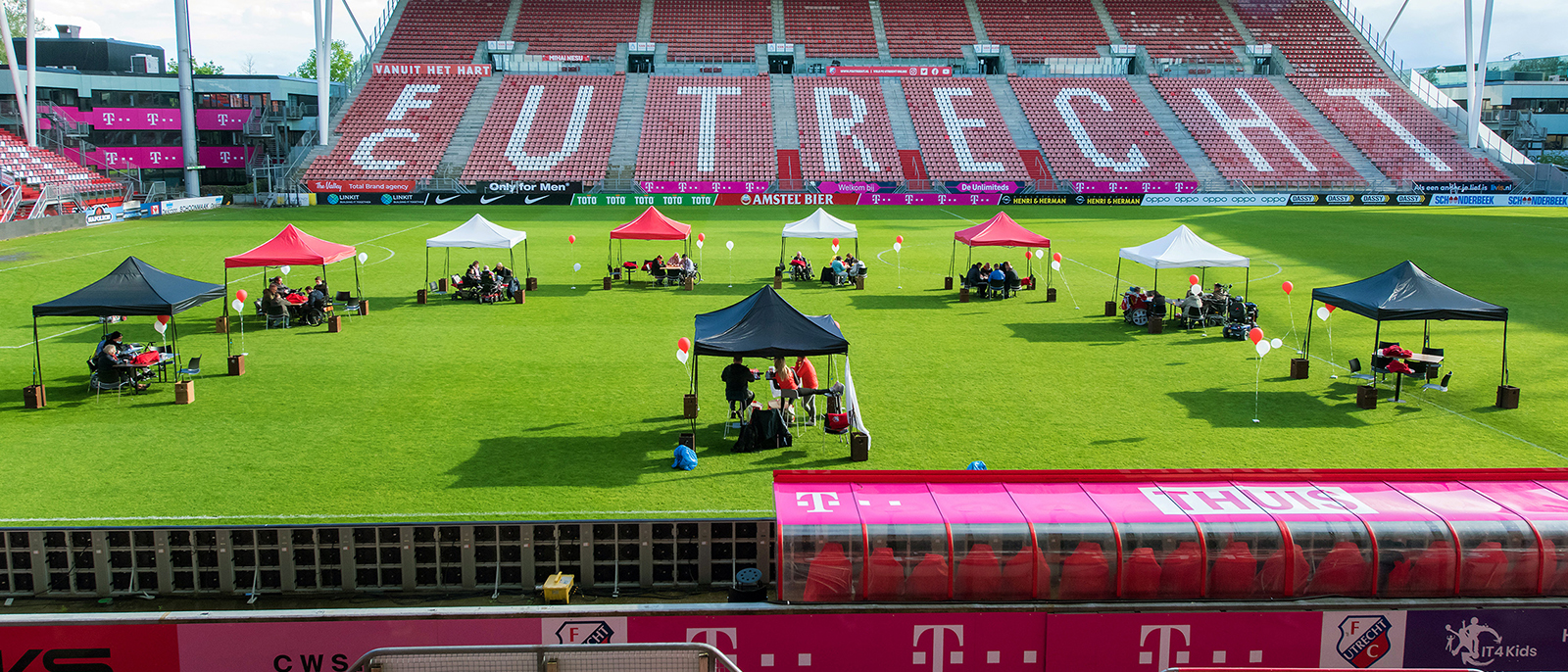 Blije gezichten tijdens FC Utrecht Bingo in Stadion Galgenwaard