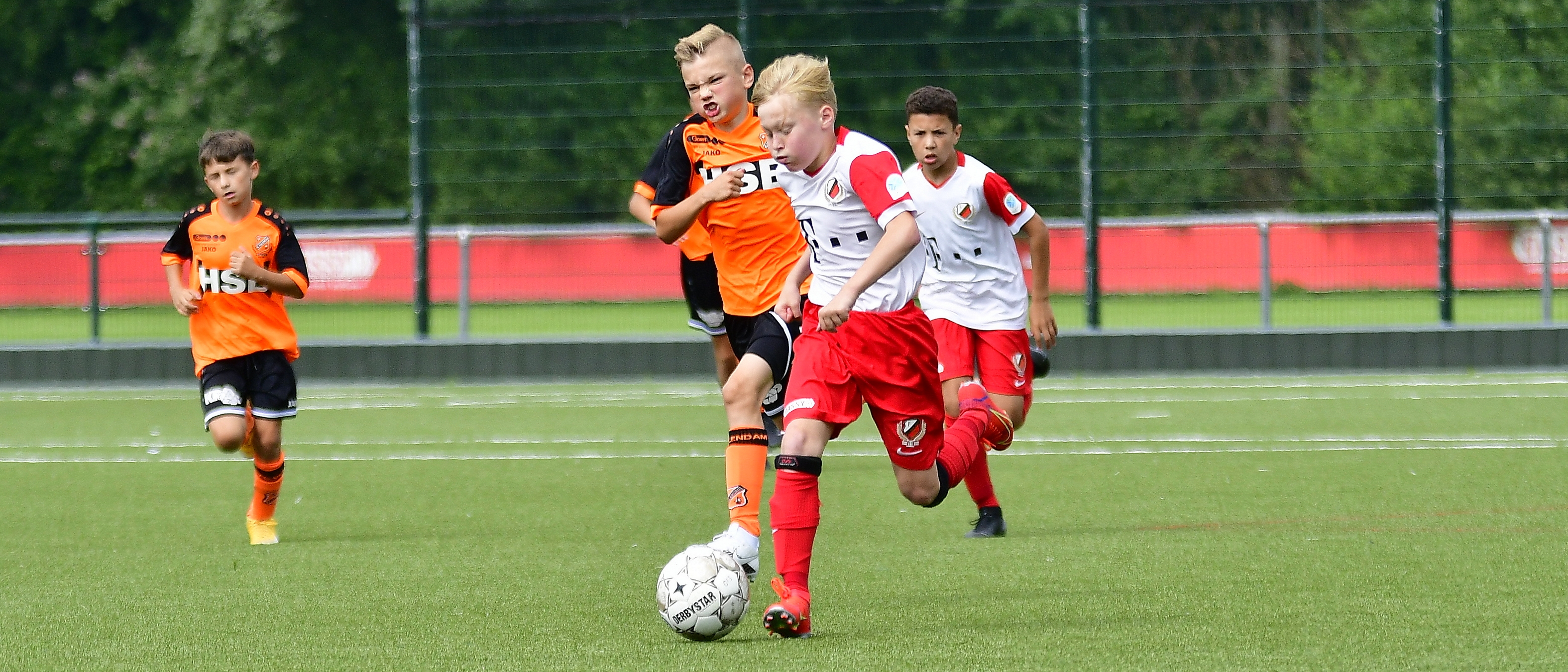 FC Utrecht O13 scoort er op los