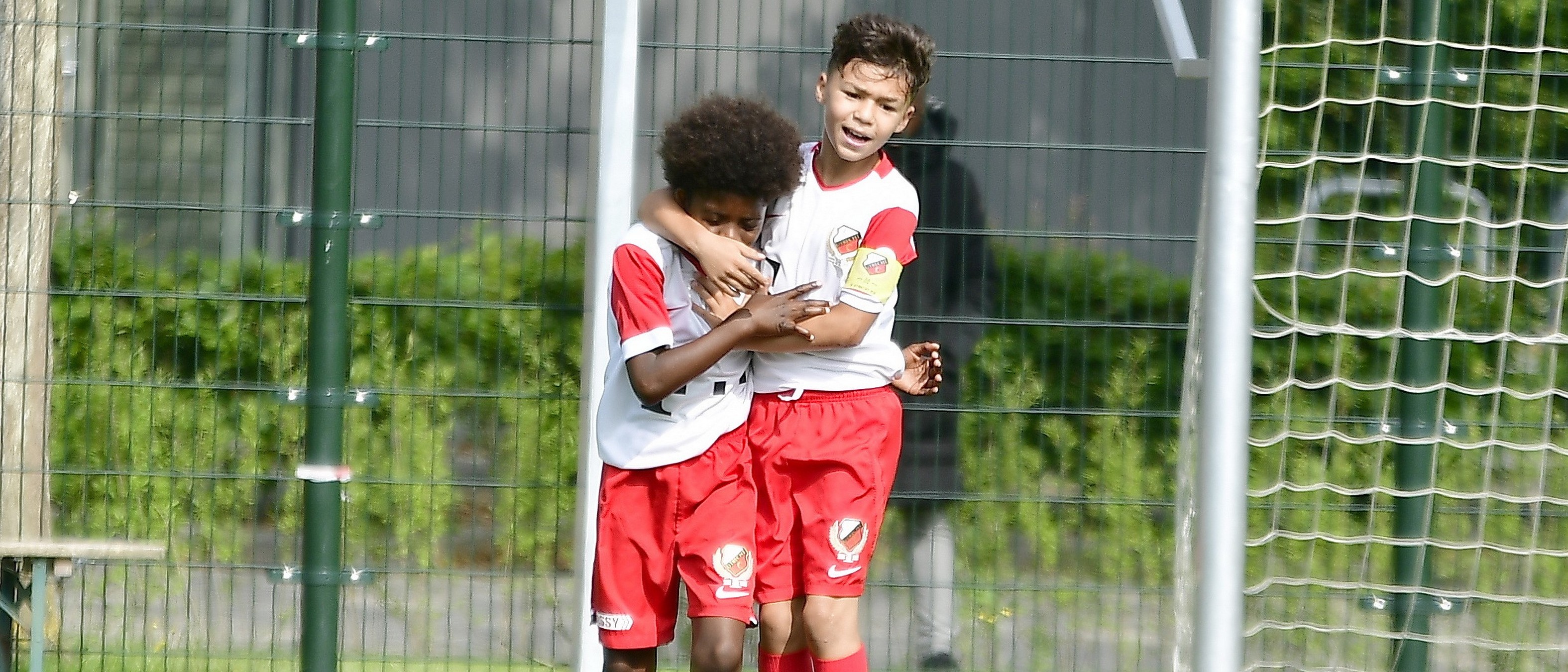 FC Utrecht O10 scoort er lustig op los