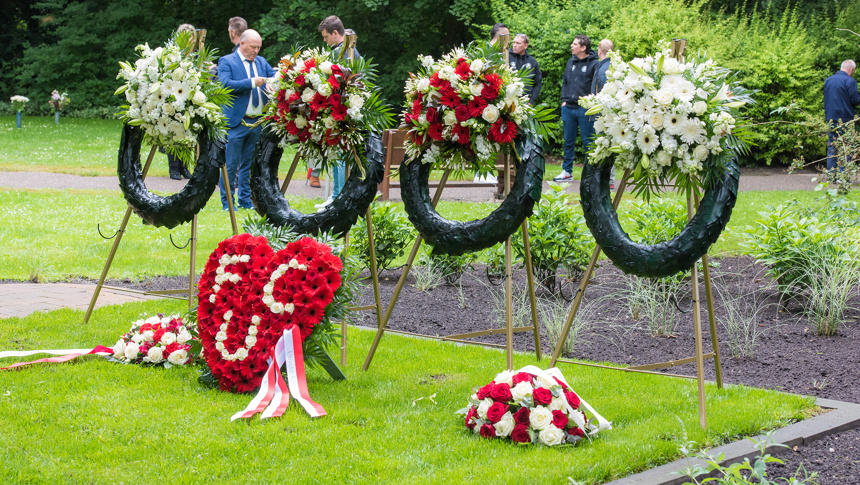 HERDENKINGSDIENST | Voor eeuwig en altijd in ons rood-witte hart