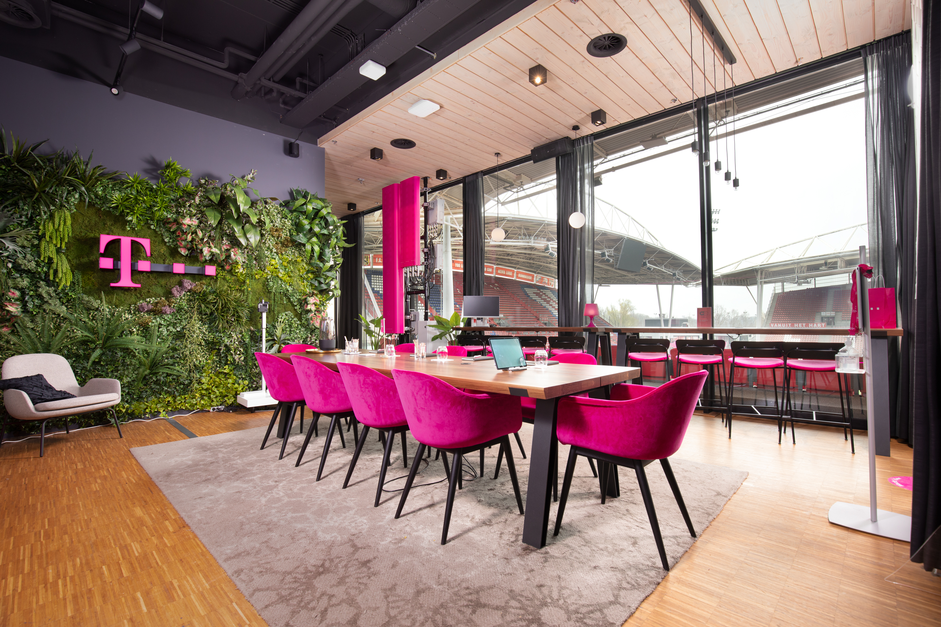 T-Mobile Innovation Center in Stadion Galgenwaard geopend