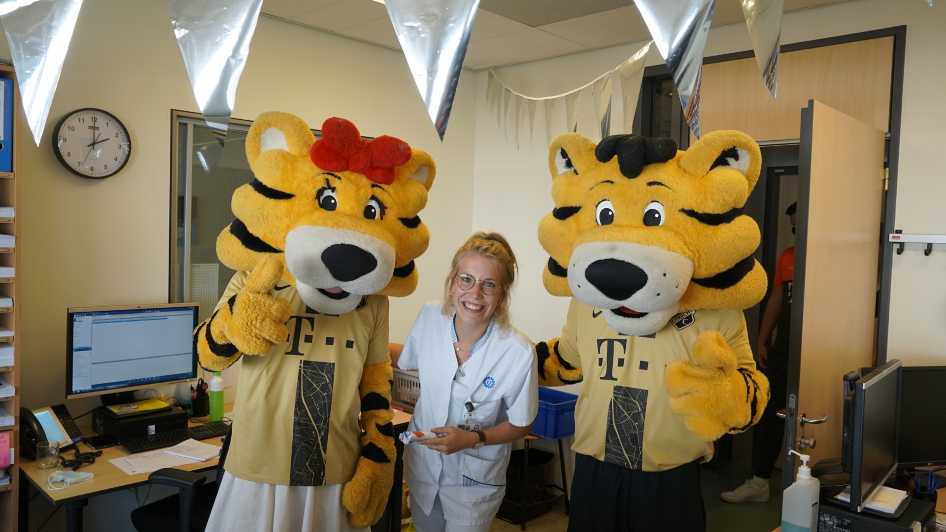 FC Utrecht deelt duizend ijsjes uit in WKZ