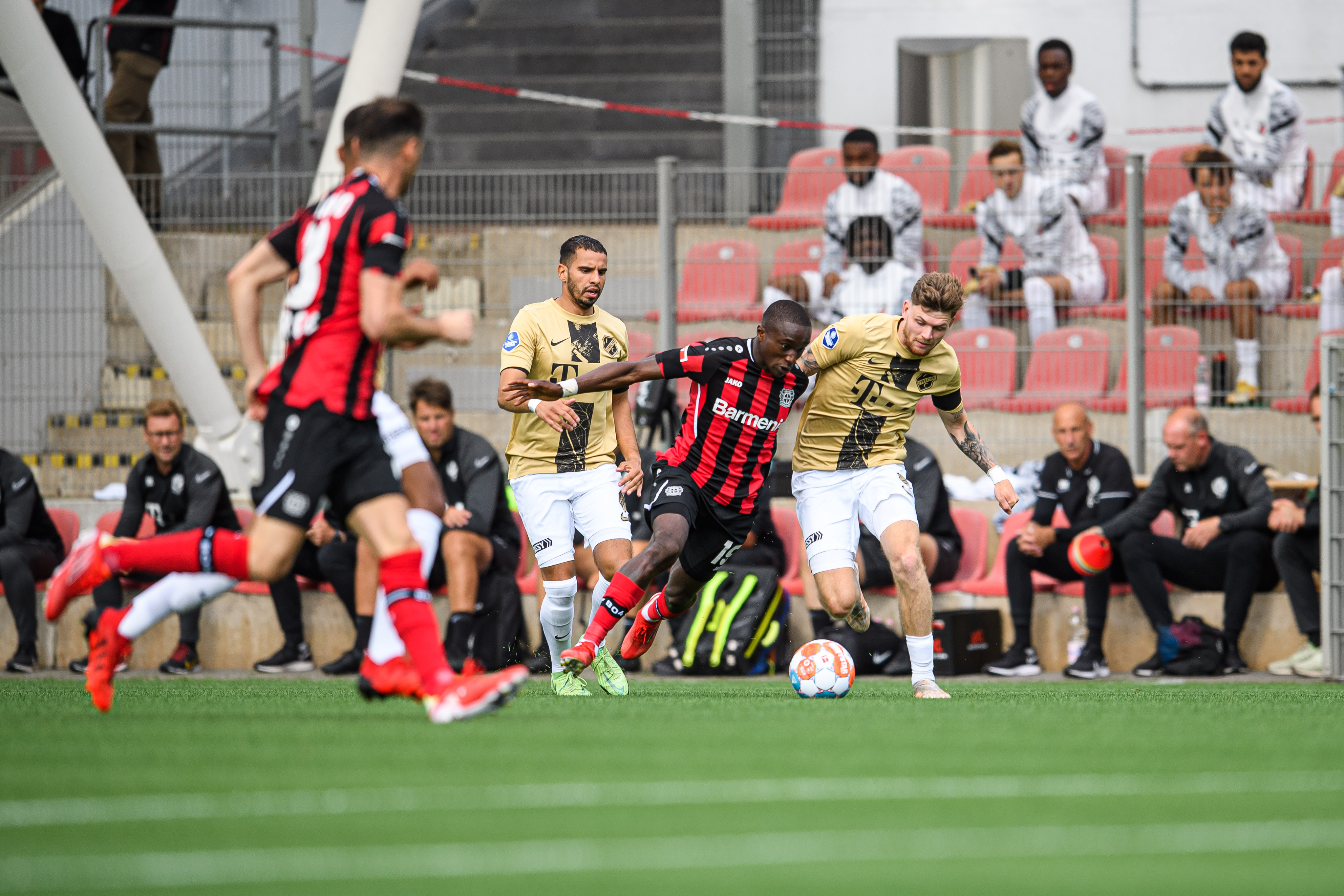 Sterk FC Utrecht boekt knappe zege in Leverkusen
