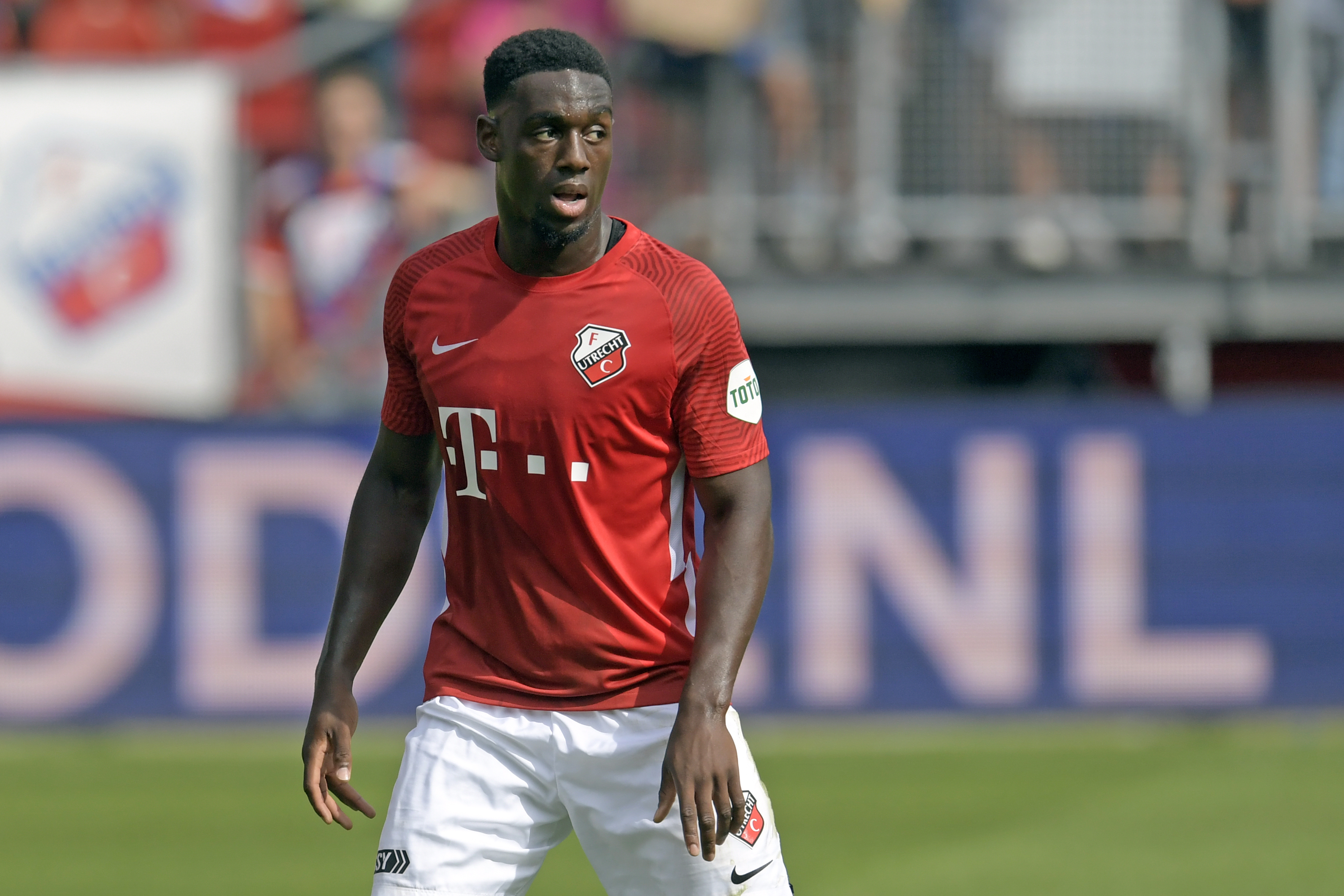 Sylian Mokono meerdere maanden uitgeschakeld