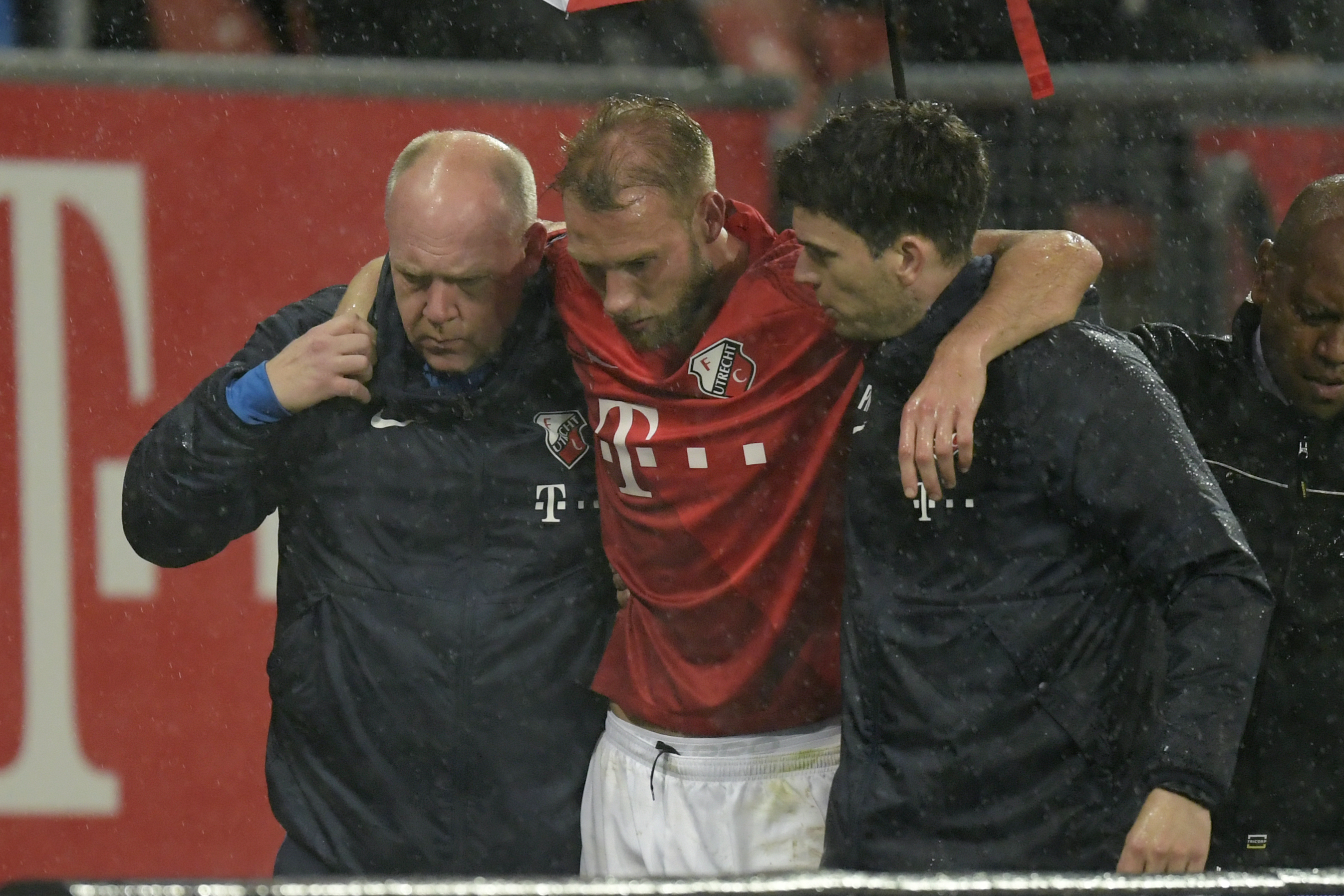 Willem II-thuis: Mike van der Hoorn loopt hersenschudding op