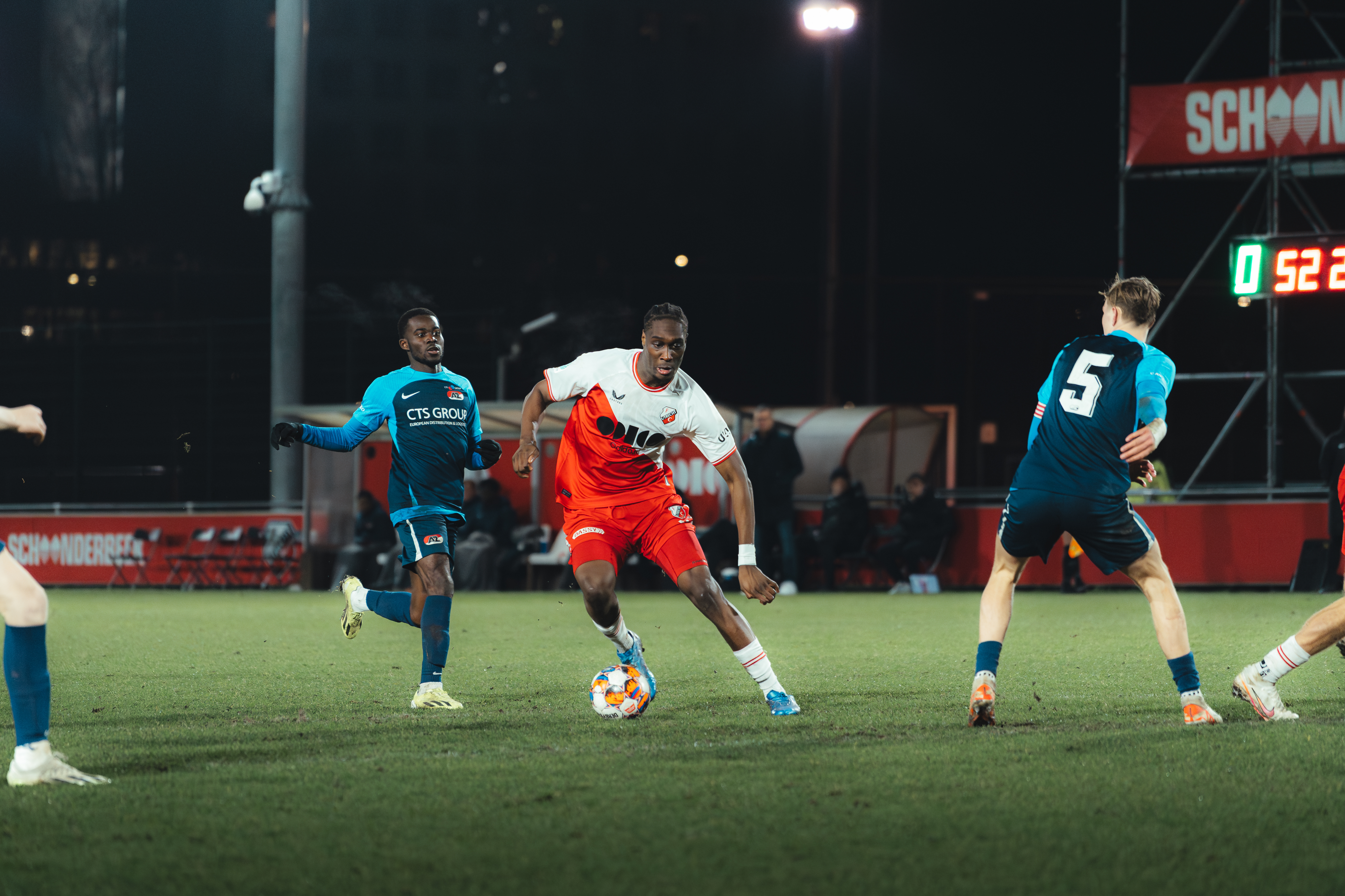 Beloftenploeg vergeet zichzelf te belonen in knotsgek duel