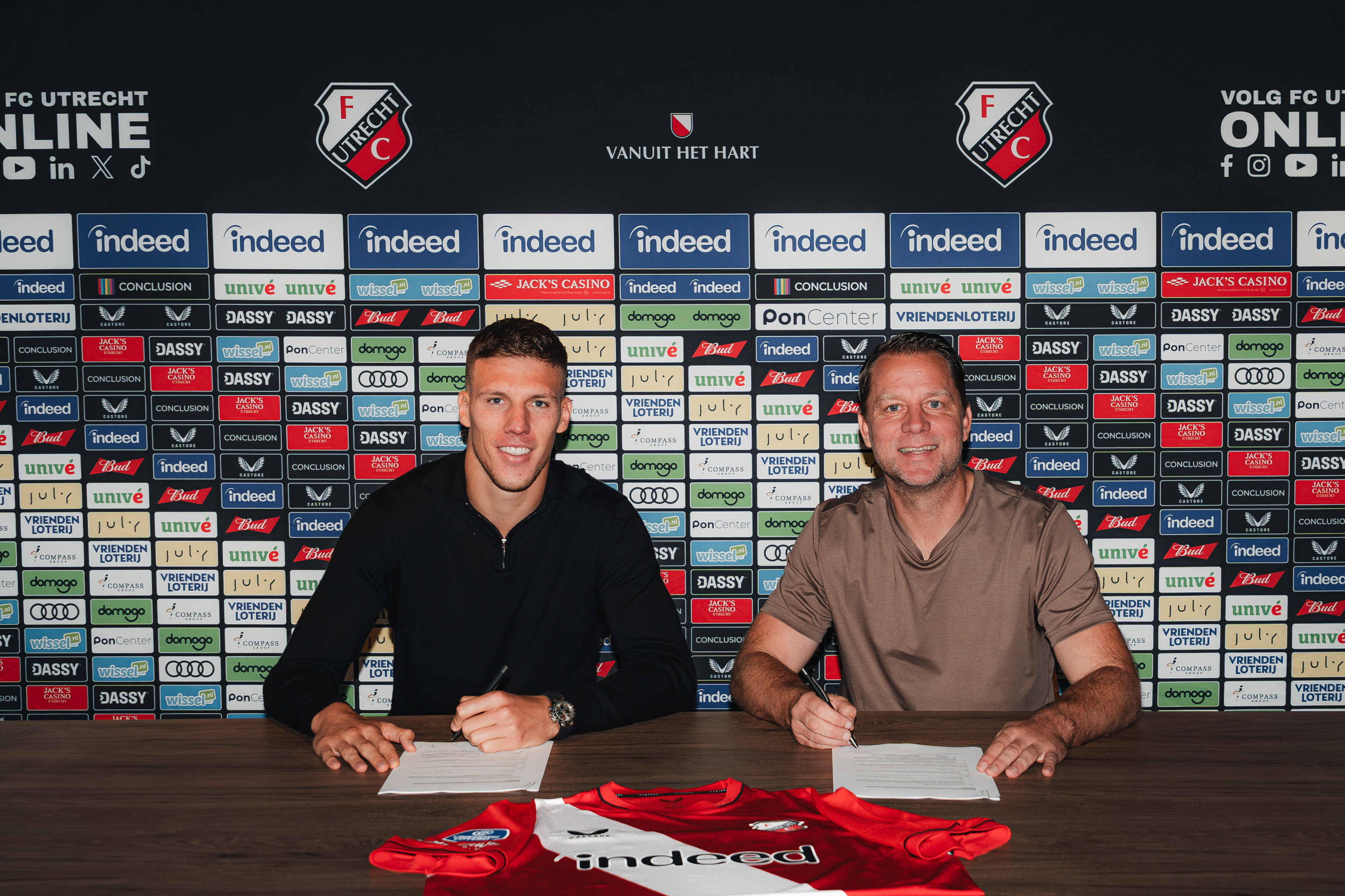 Kroaat Jakov Medić tekent in Utrecht
