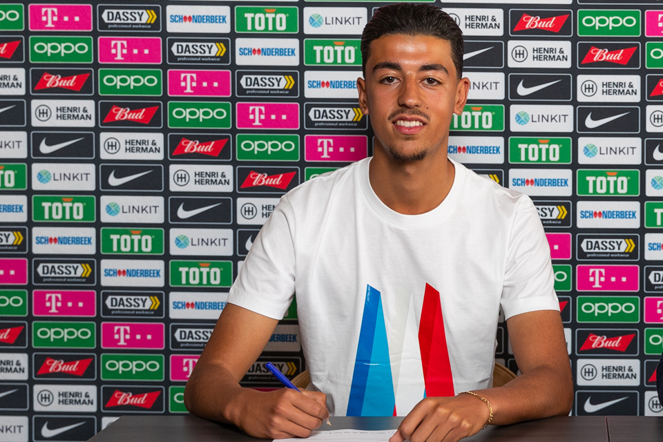 Elias Bardi tekent eerste profcontract bij FC Utrecht