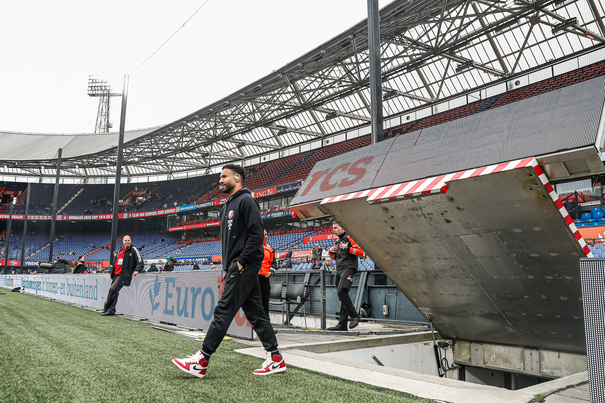 Pre Feyutr Aankomst01