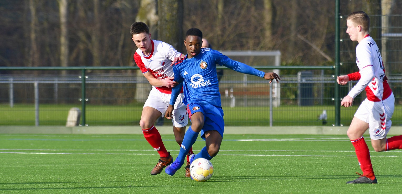FC Utrecht O15 wint ondanks numerieke minderheid
