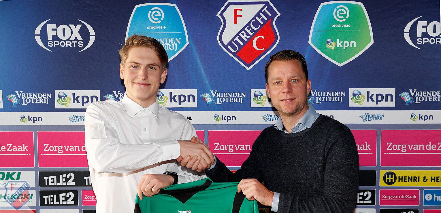 Eerste profcontract voor jeugdinternational Mikki van Sas