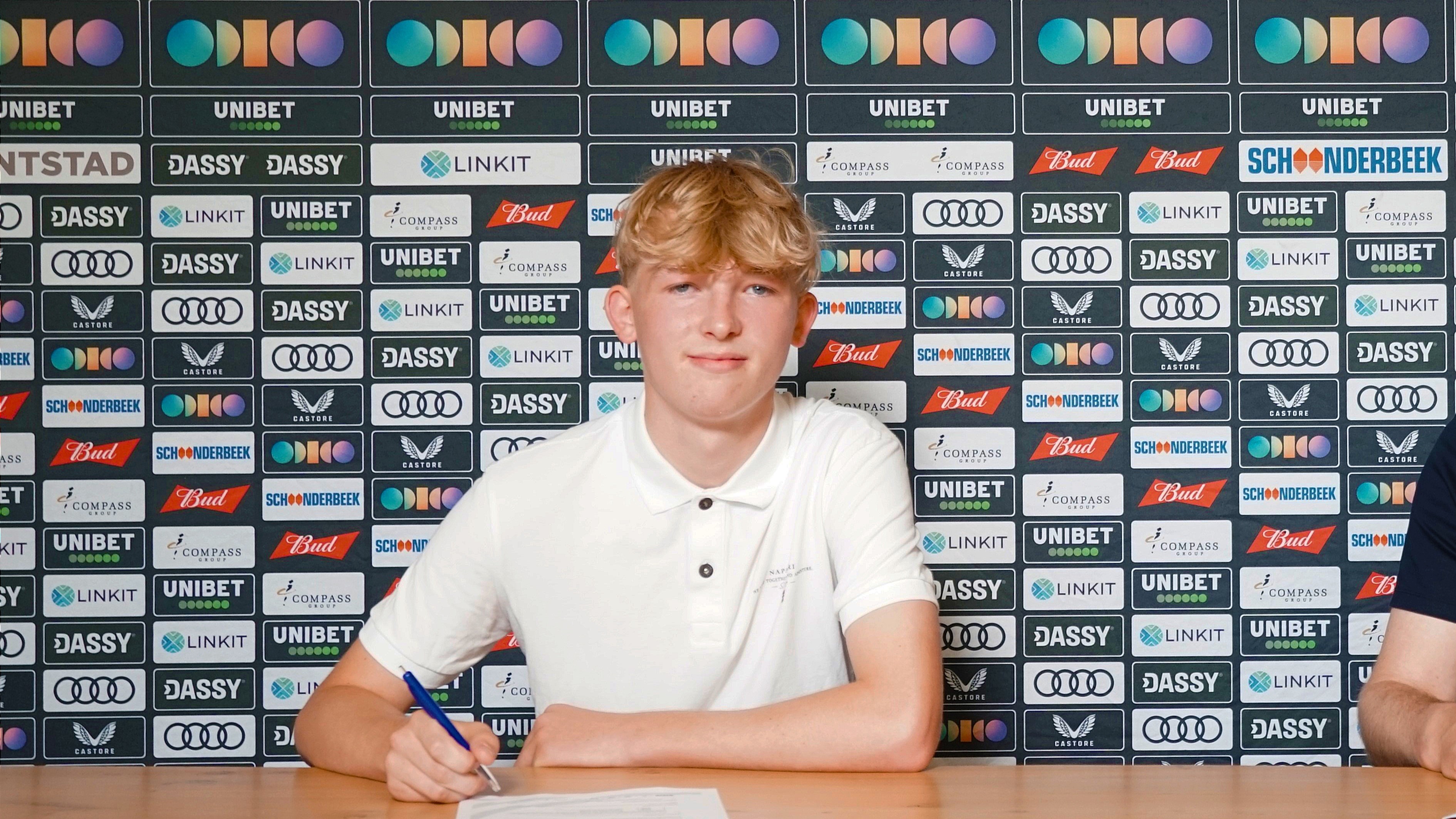 Eerste profcontract voor Viggo Plantinga