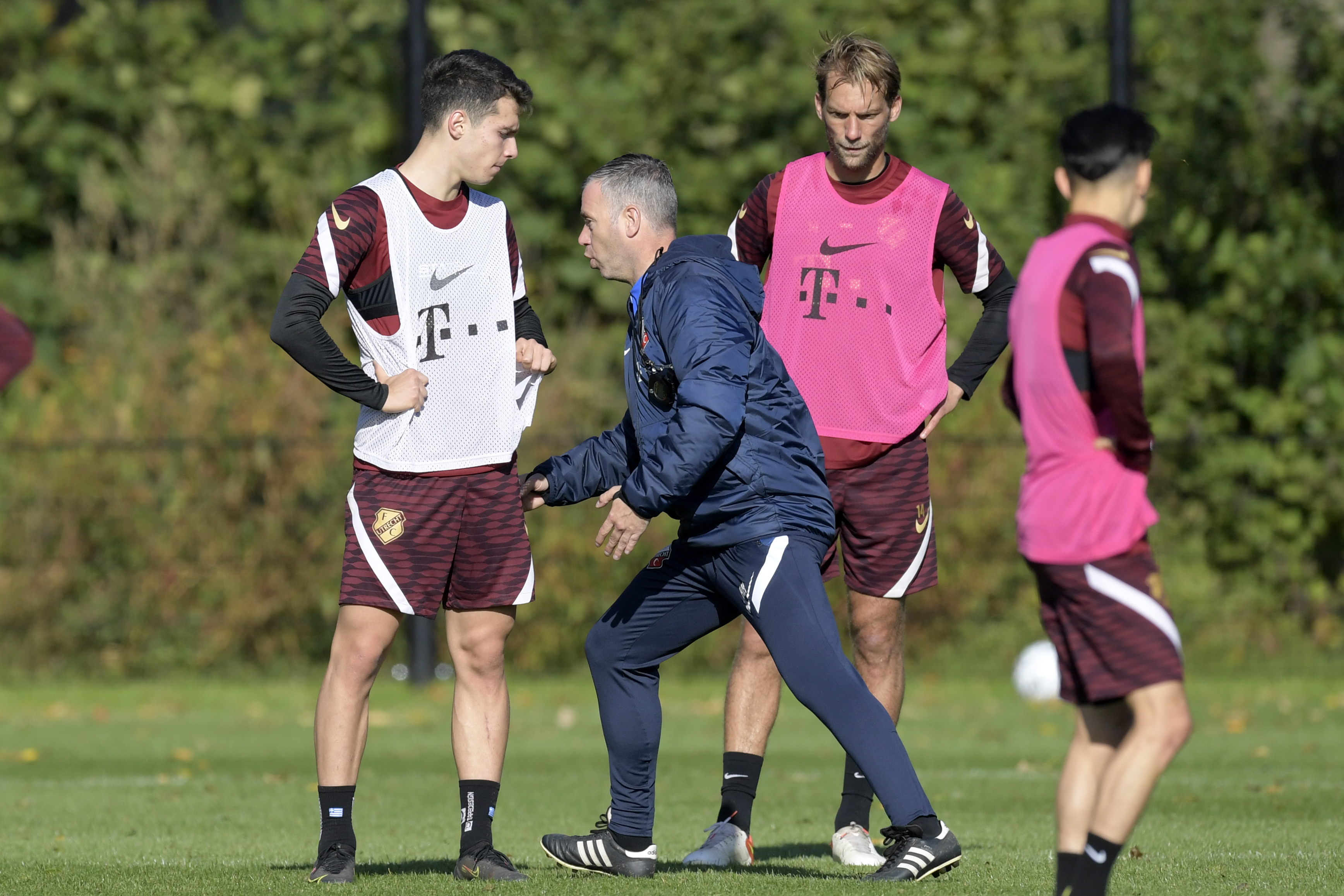 Douvikas, Hake, Janssen