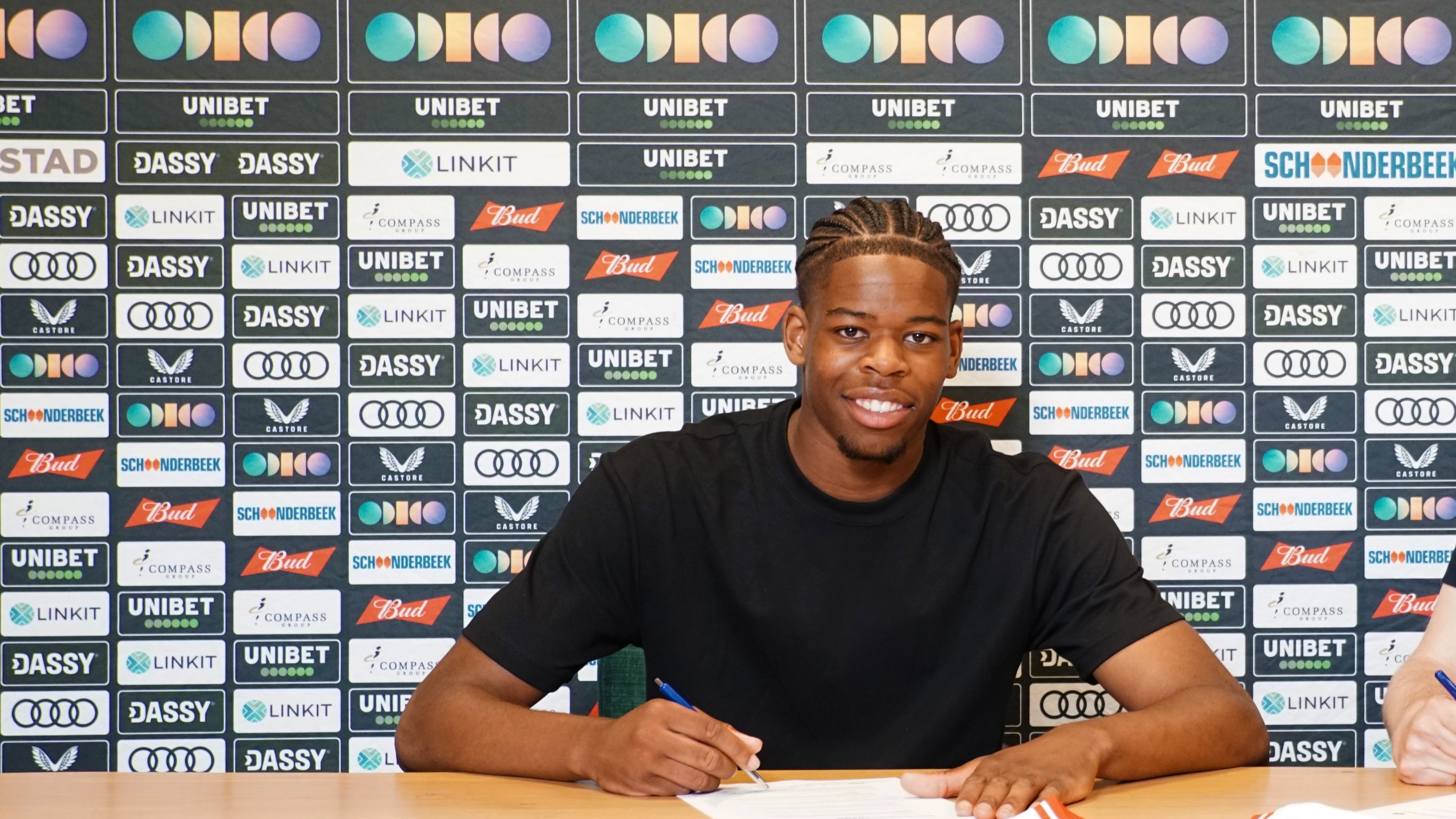 FC Utrecht legt talentvolle spits Shedrach Ebite vast