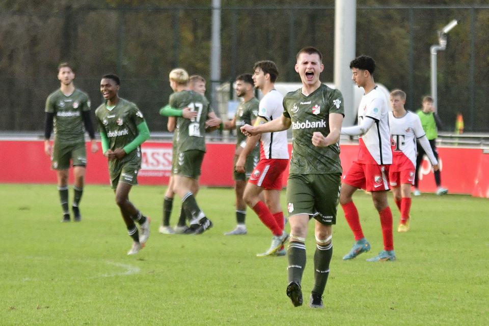 20221126 FCUO18 EMMO18 075