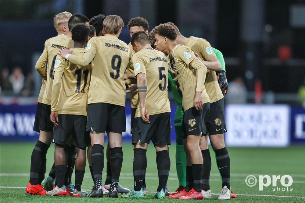 Copyright Proshots 16062856