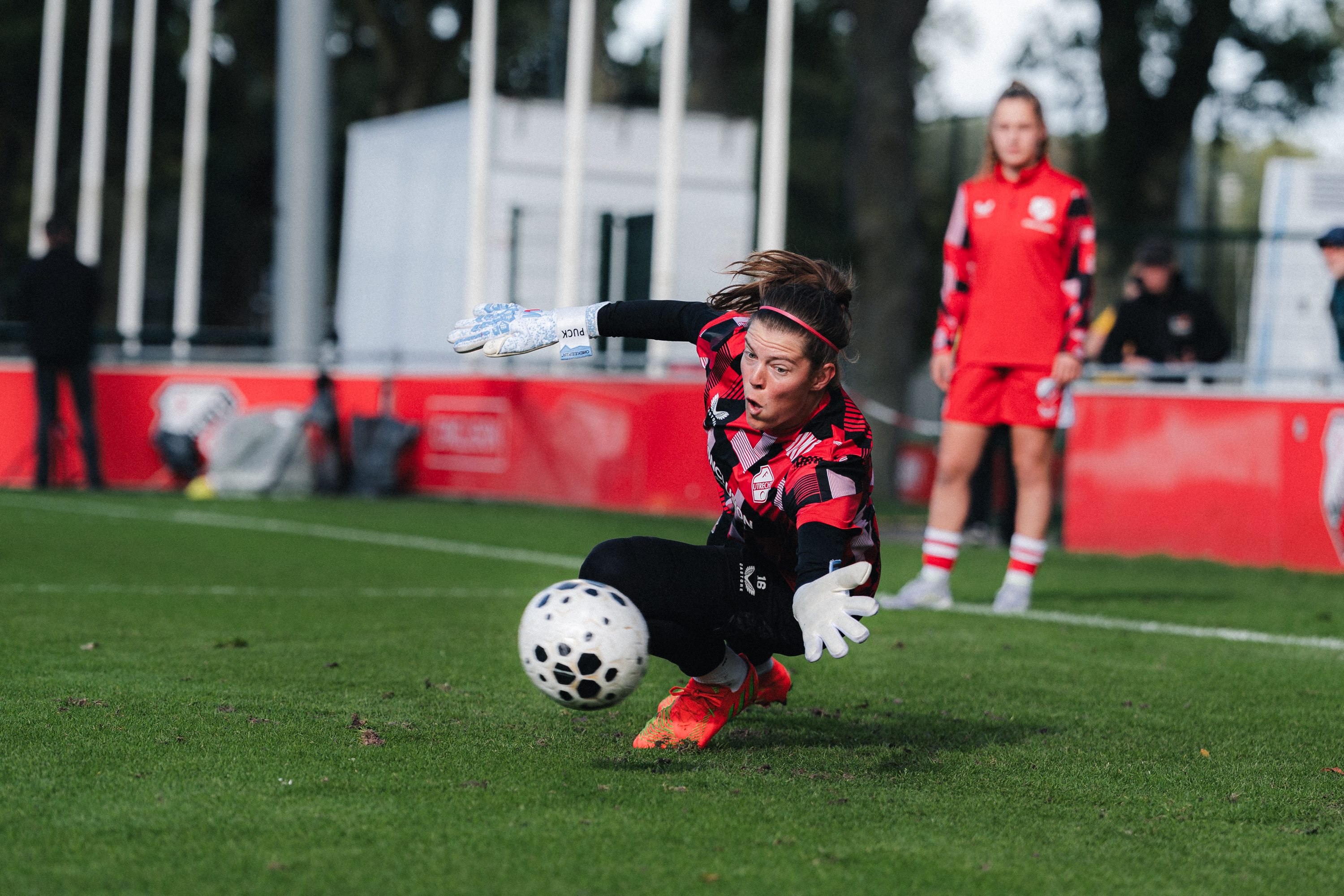 Puck Louwes neemt afscheid van FC Utrecht en haar voetbalcarrière