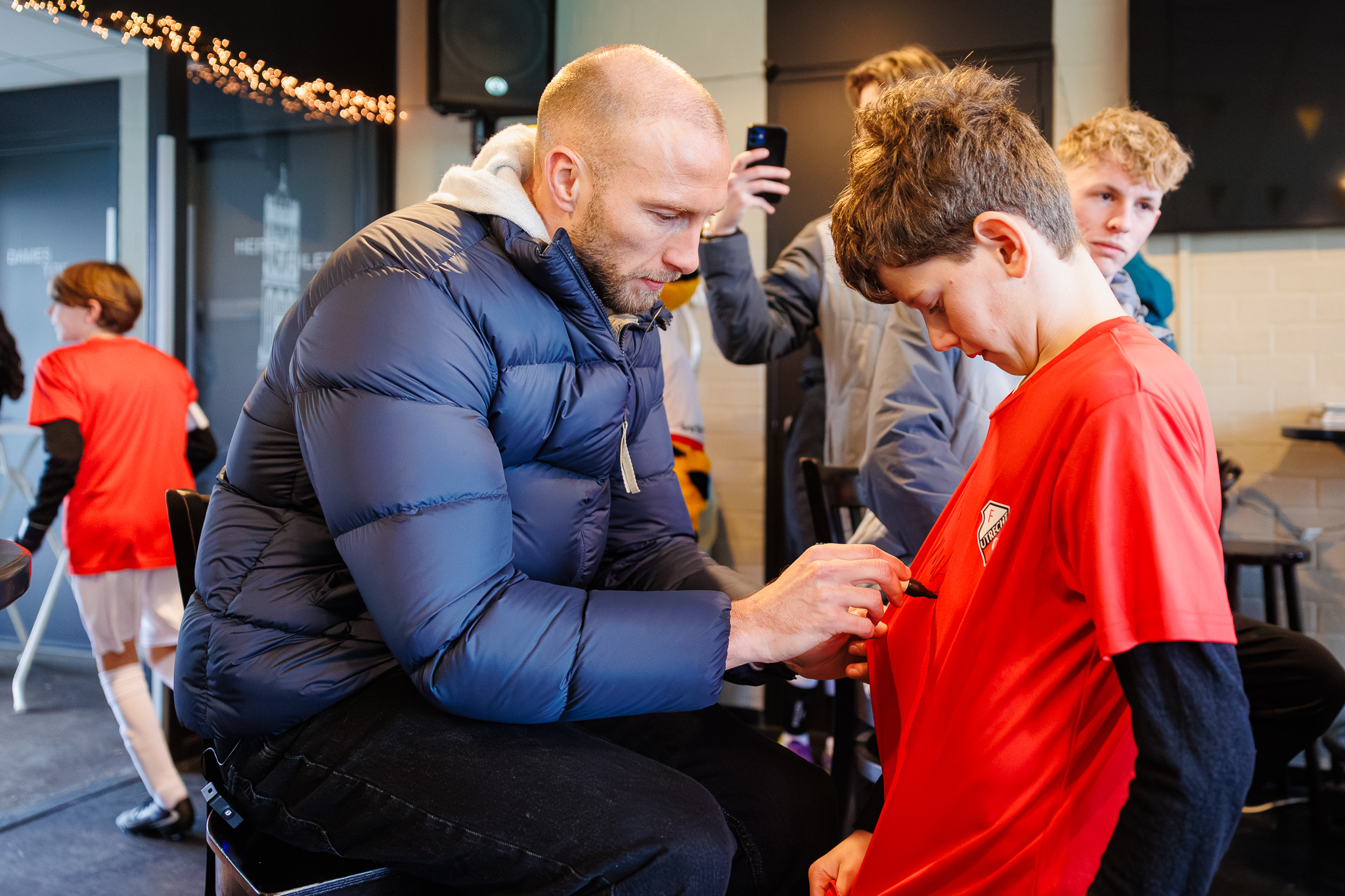 039 251222 135536 Fcuexit4kids 20251222 13 55 36 2 2048Px