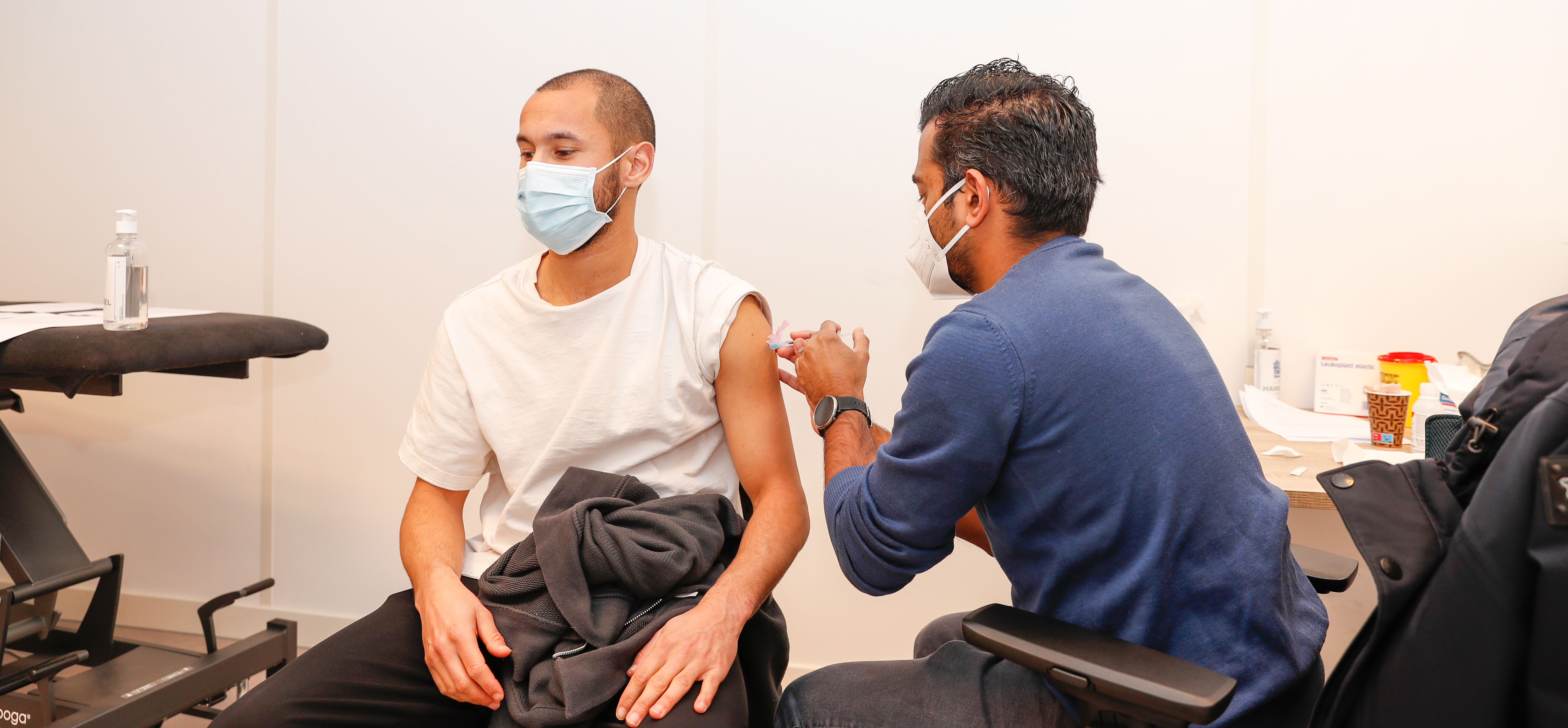 Spelers en stafleden FC Utrecht ontvangen boosterprik