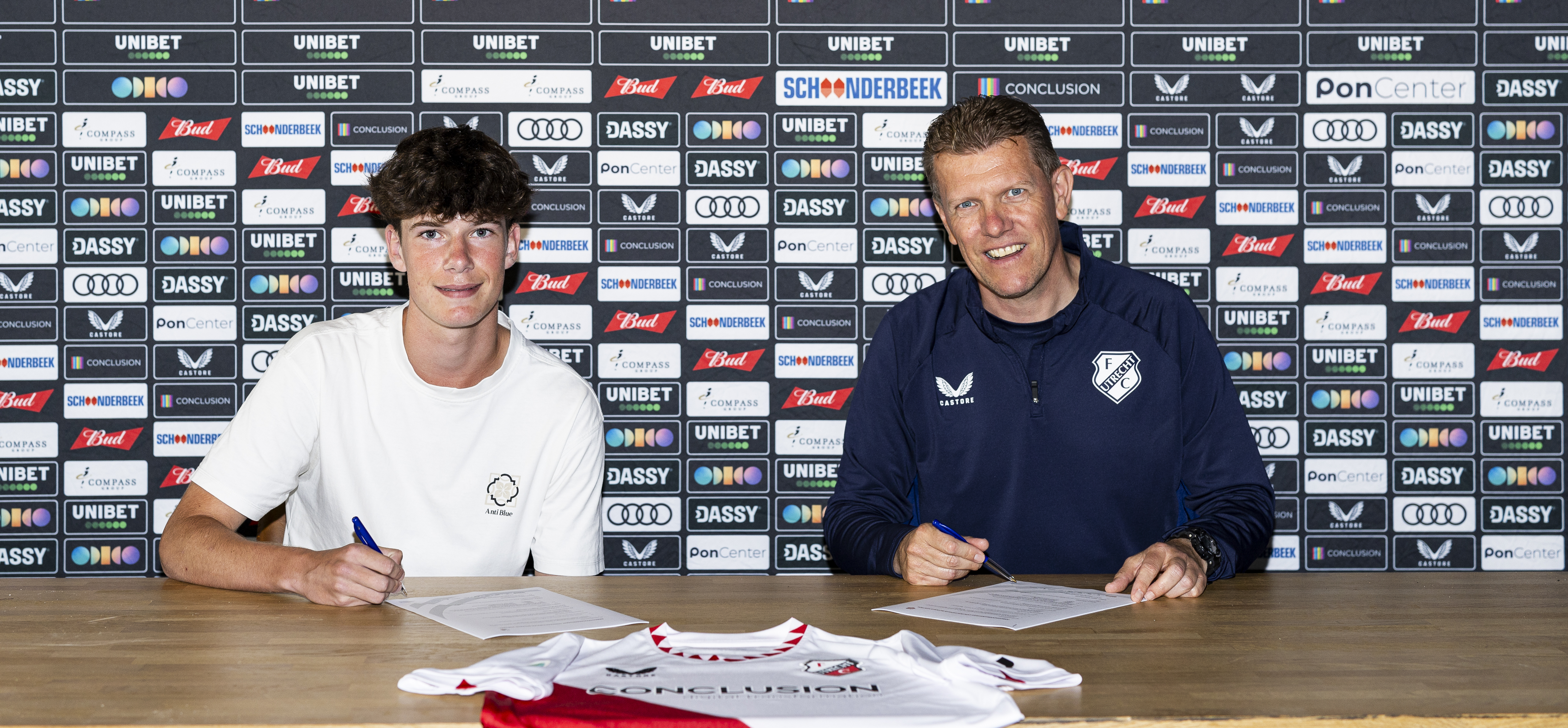 Nick de Vos tekent eerste profcontract