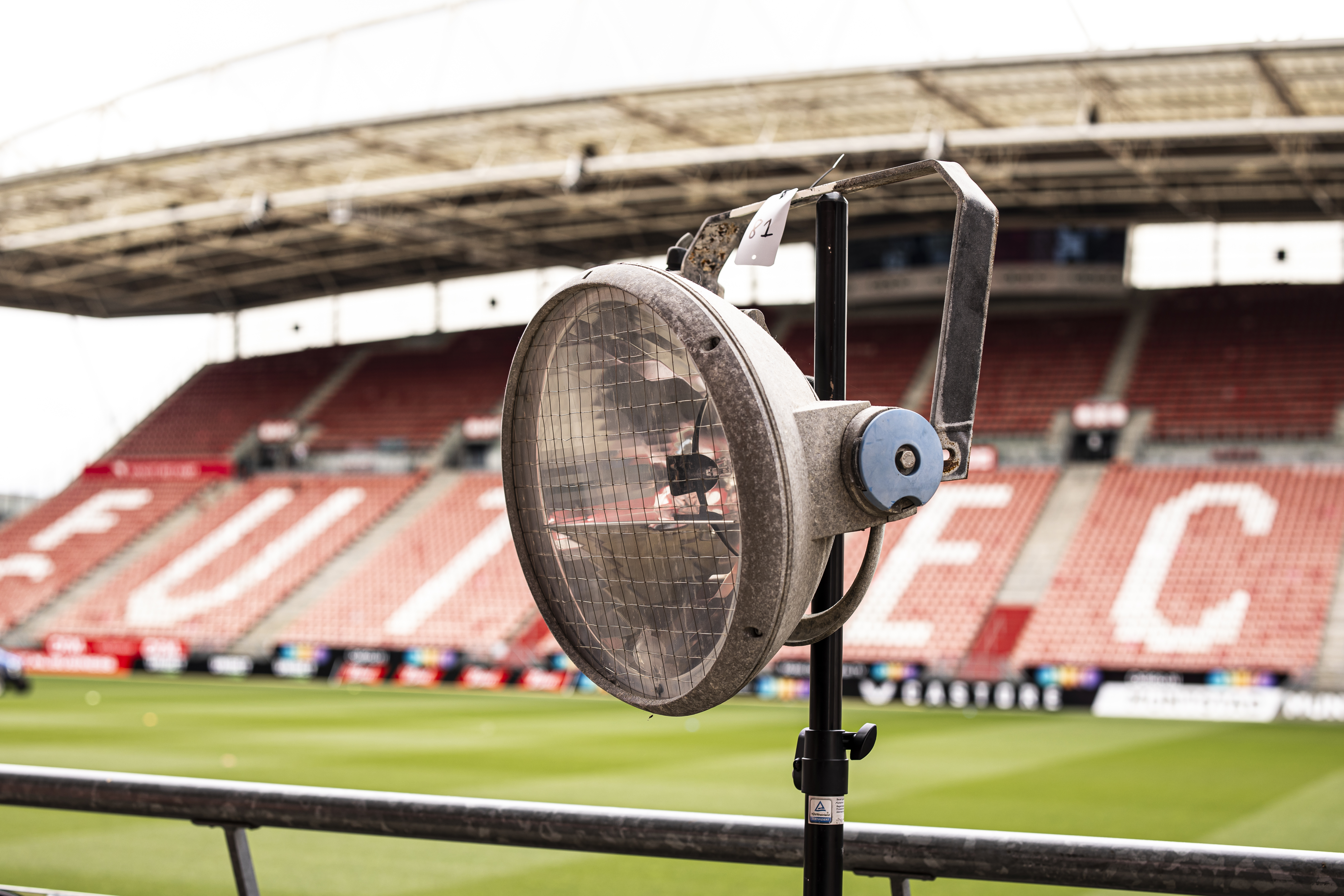 Unieke stadionlampen onder de hamer