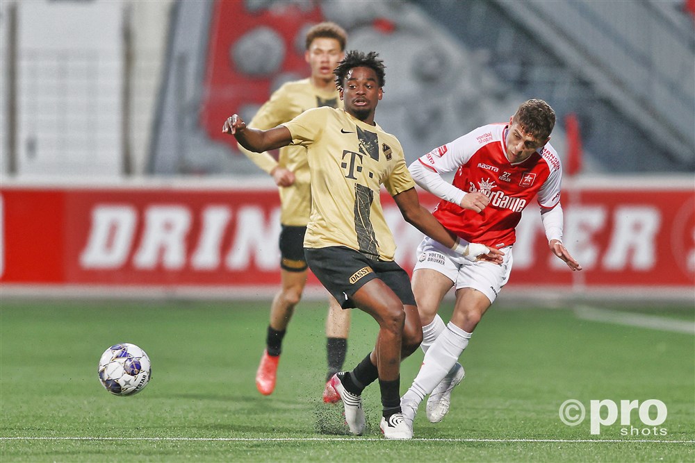 Copyright Proshots 16063165