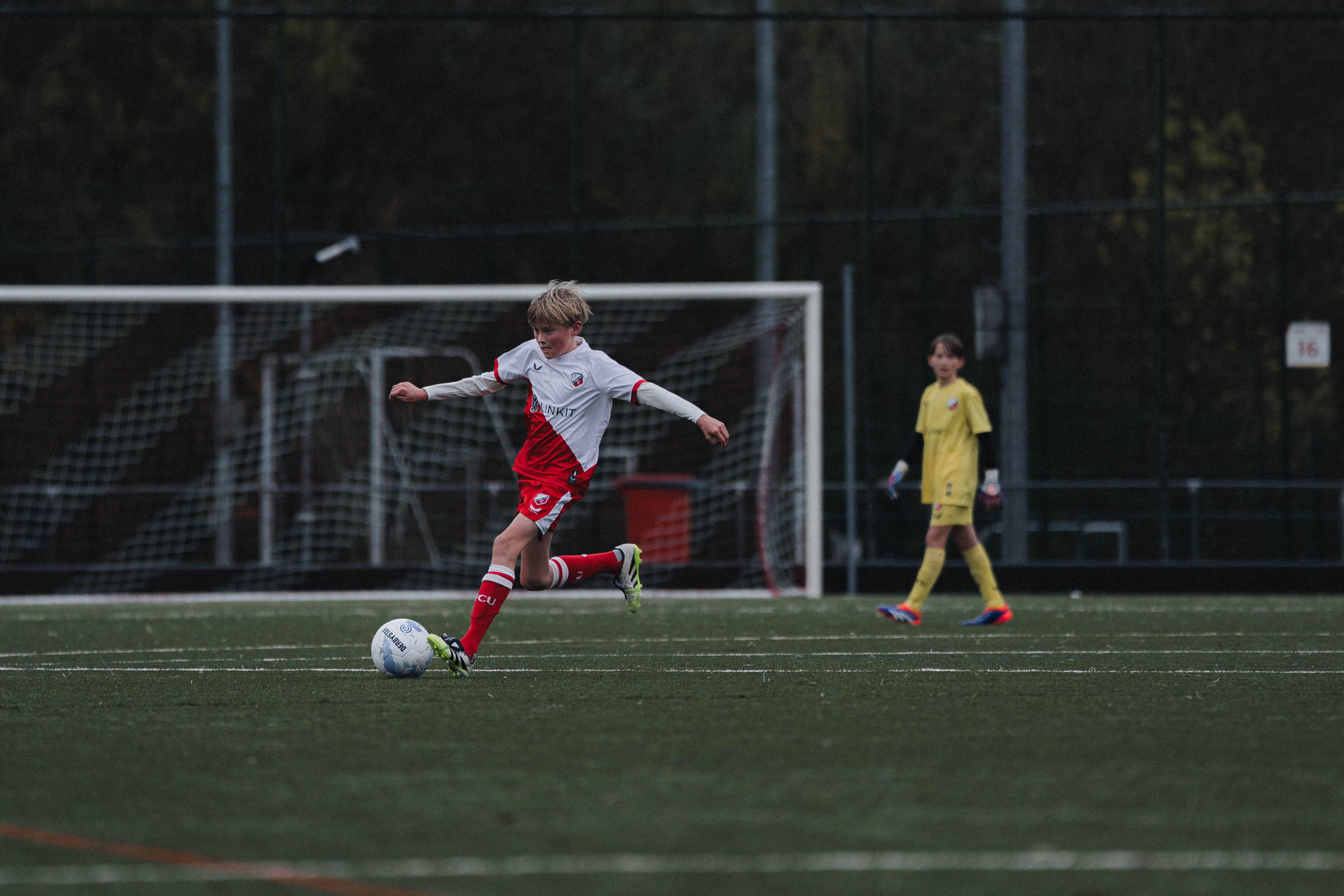 Wedstrijd van de Week: FC Utrecht O13-1 strijdt, maar verliest van Ajax O13-1