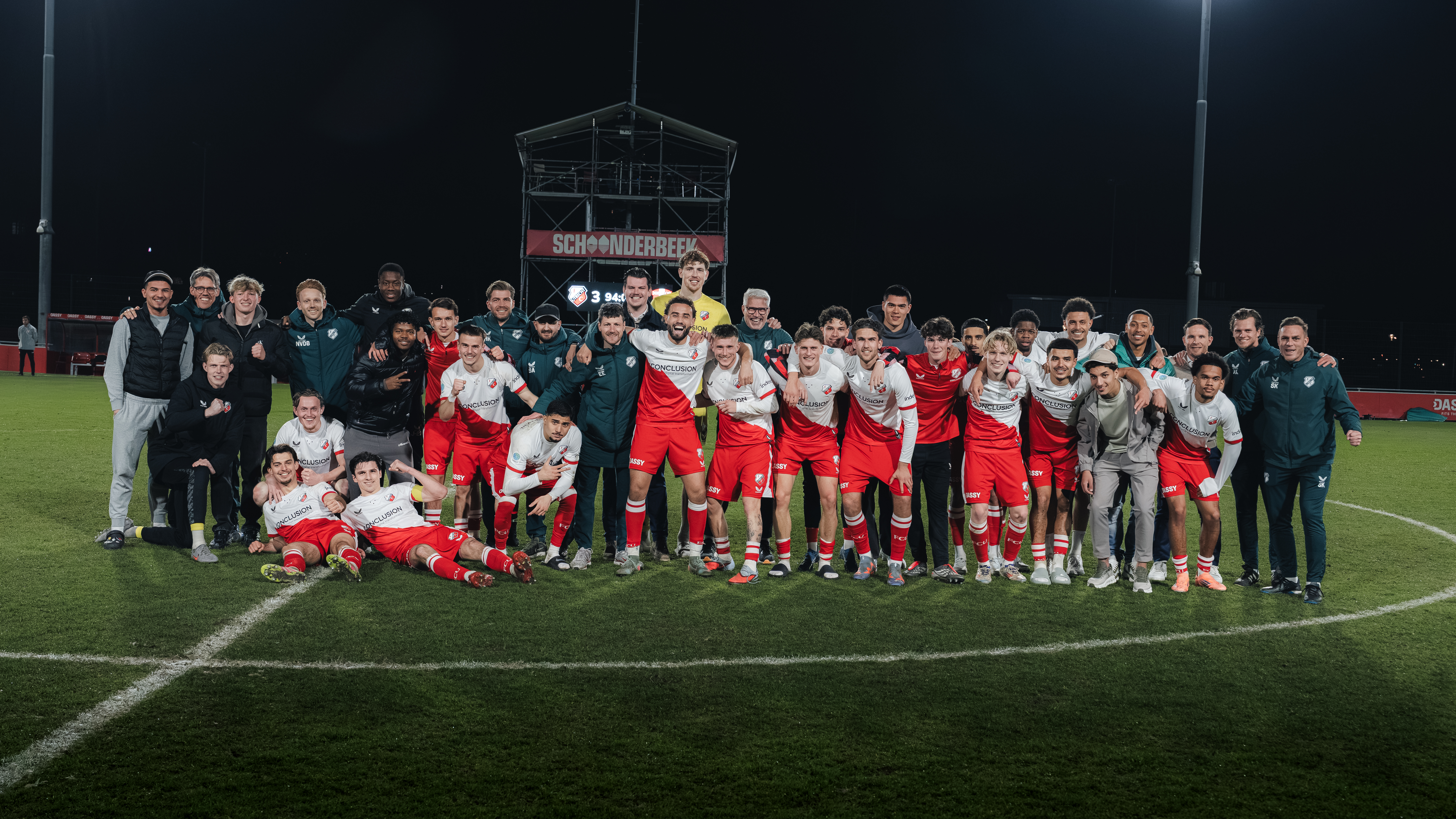 Jong FC Utrecht swingt langs FC Dordrecht en pakt record