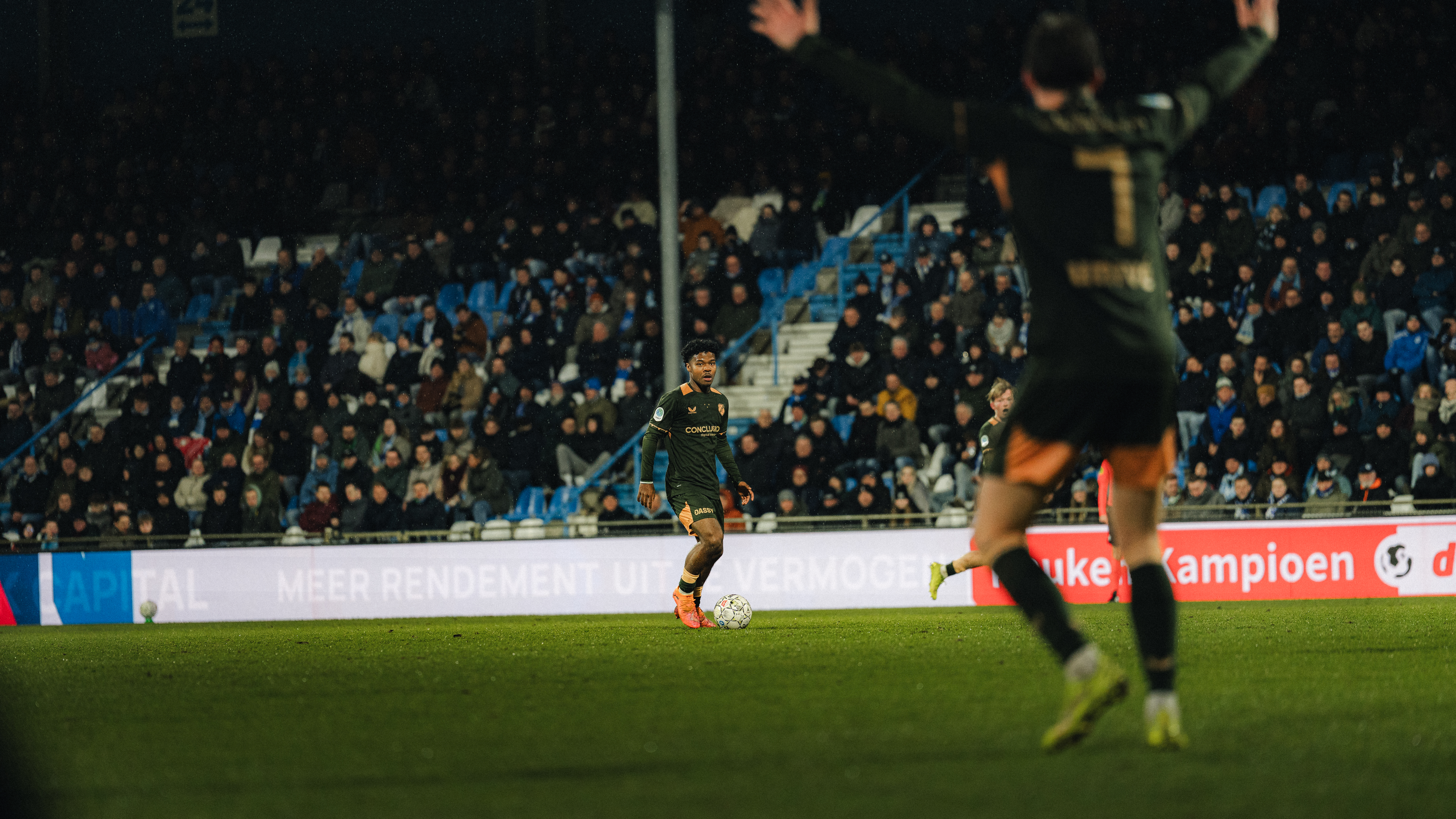 Jong FC Utrecht op bezoek bij FC Emmen